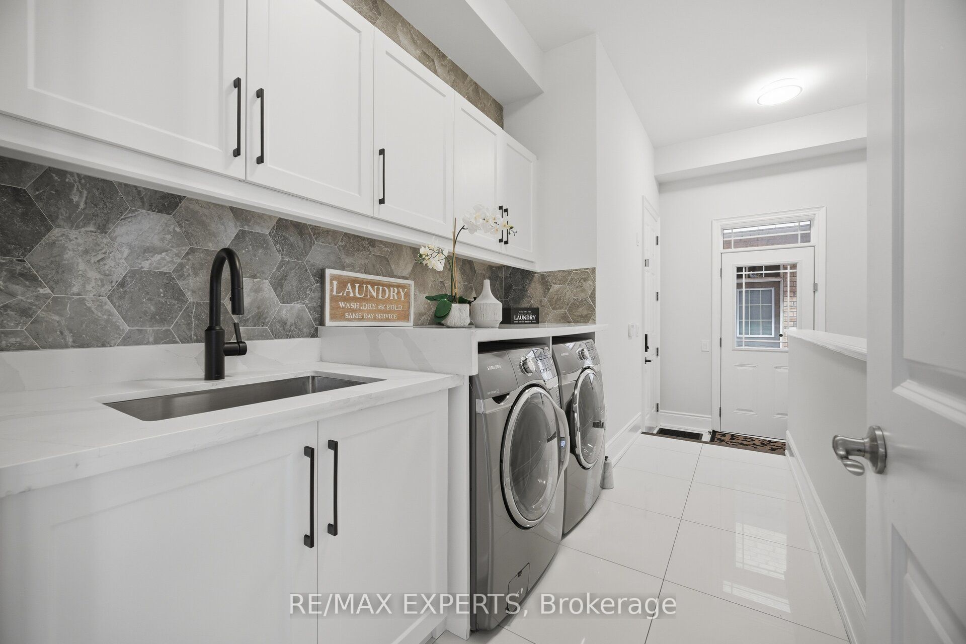 91 Woodgate Pines Drive Property Photo 26