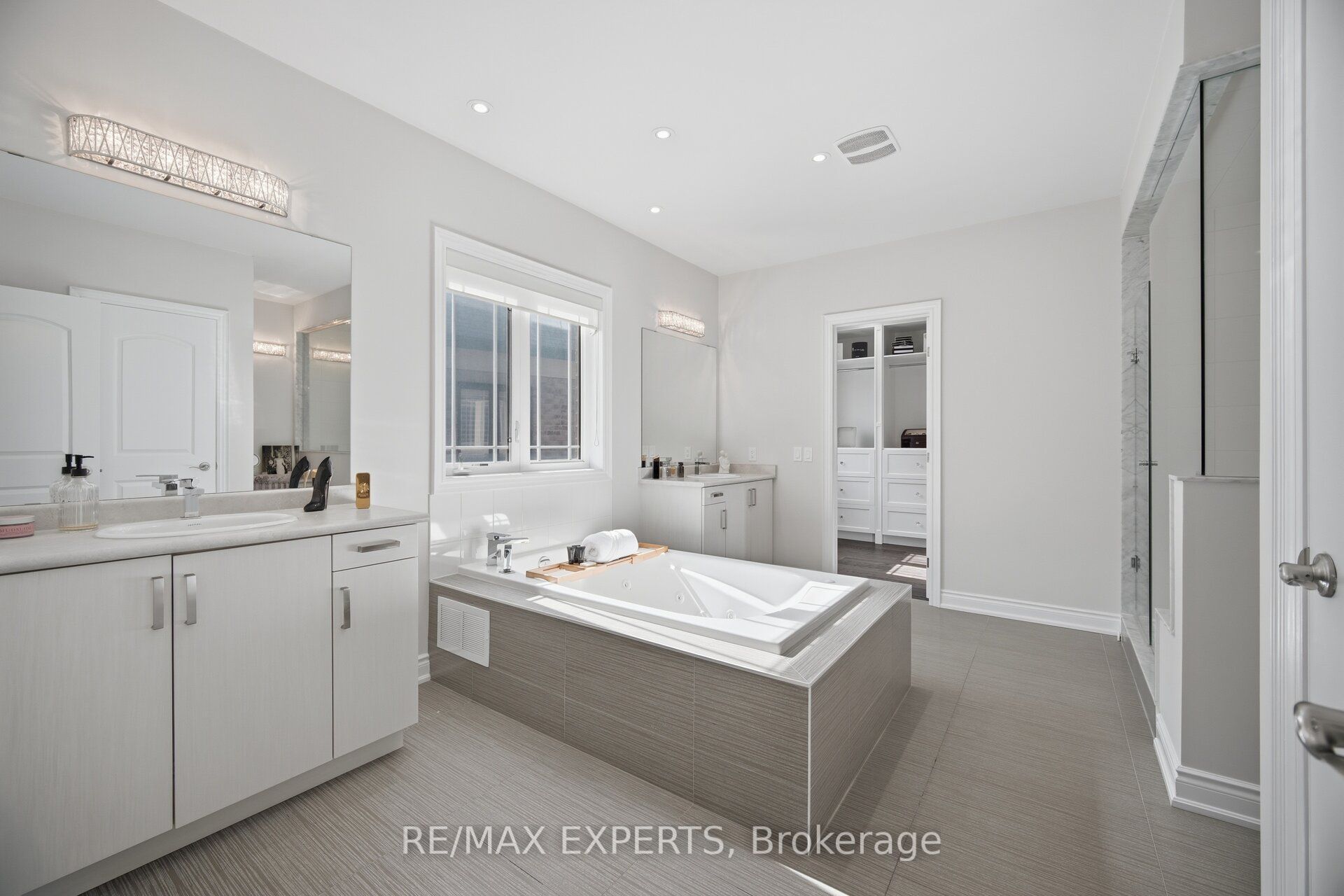 91 Woodgate Pines Drive Property Photo 30