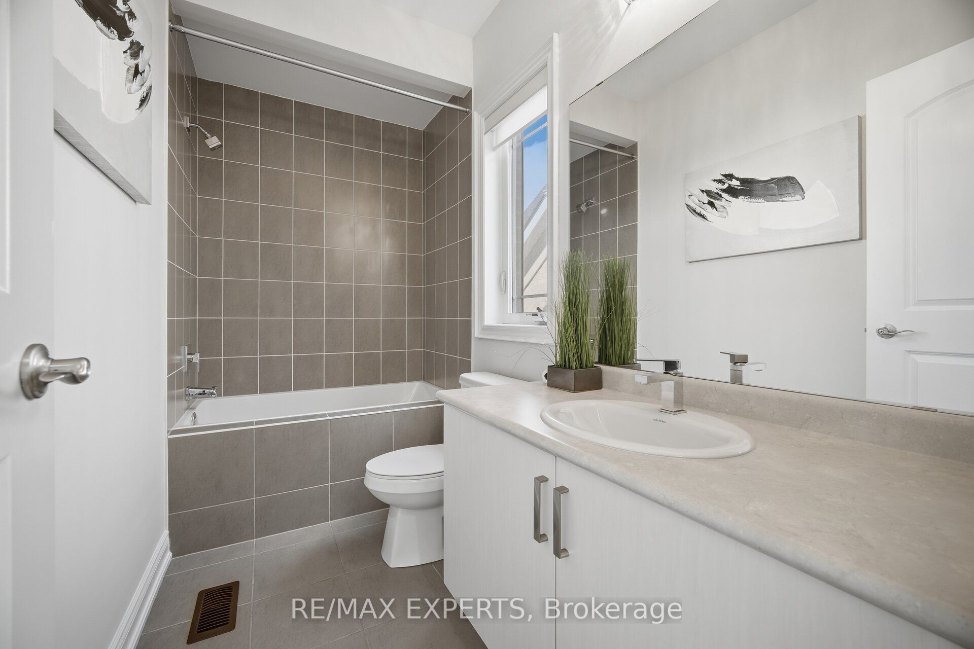 91 Woodgate Pines Drive Property Photo 34