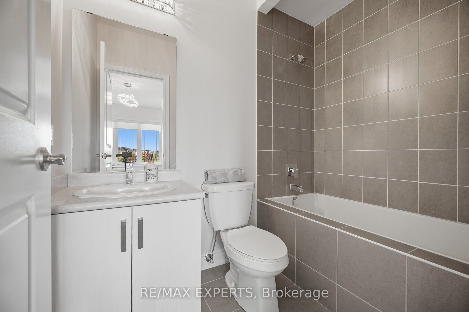 91 Woodgate Pines Drive Property Photo 36