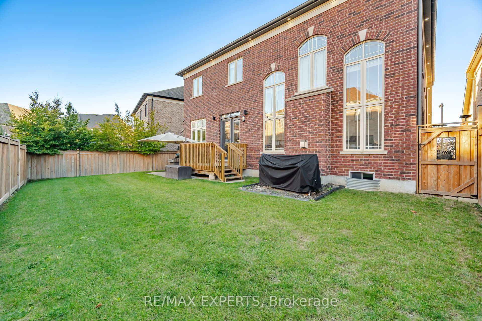 91 Woodgate Pines Drive Property Photo 39