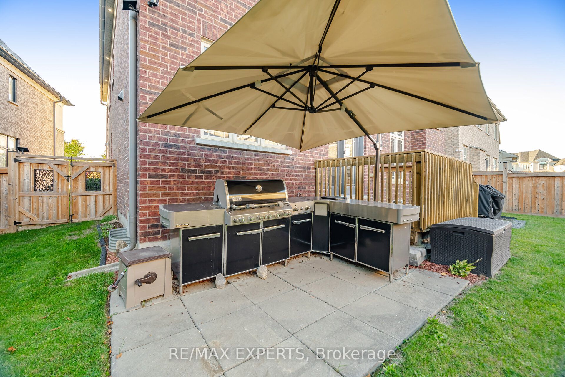 91 Woodgate Pines Drive Property Photo 40