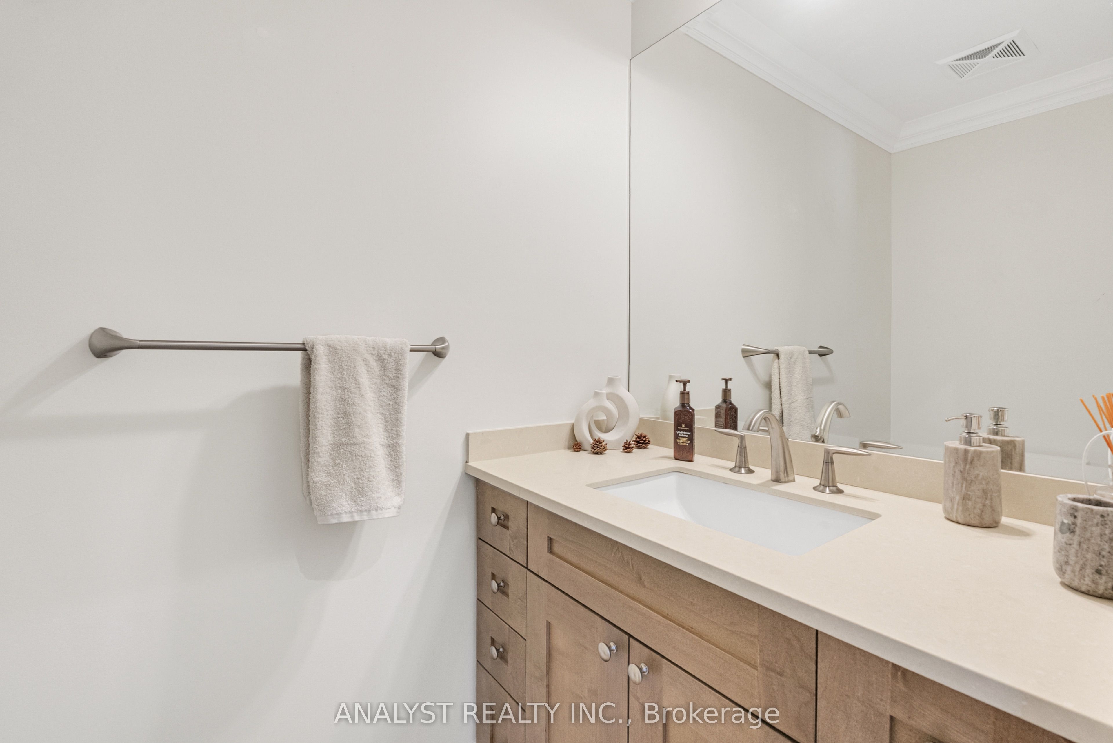 80 Burns Boulevard 204 Property Photo 10