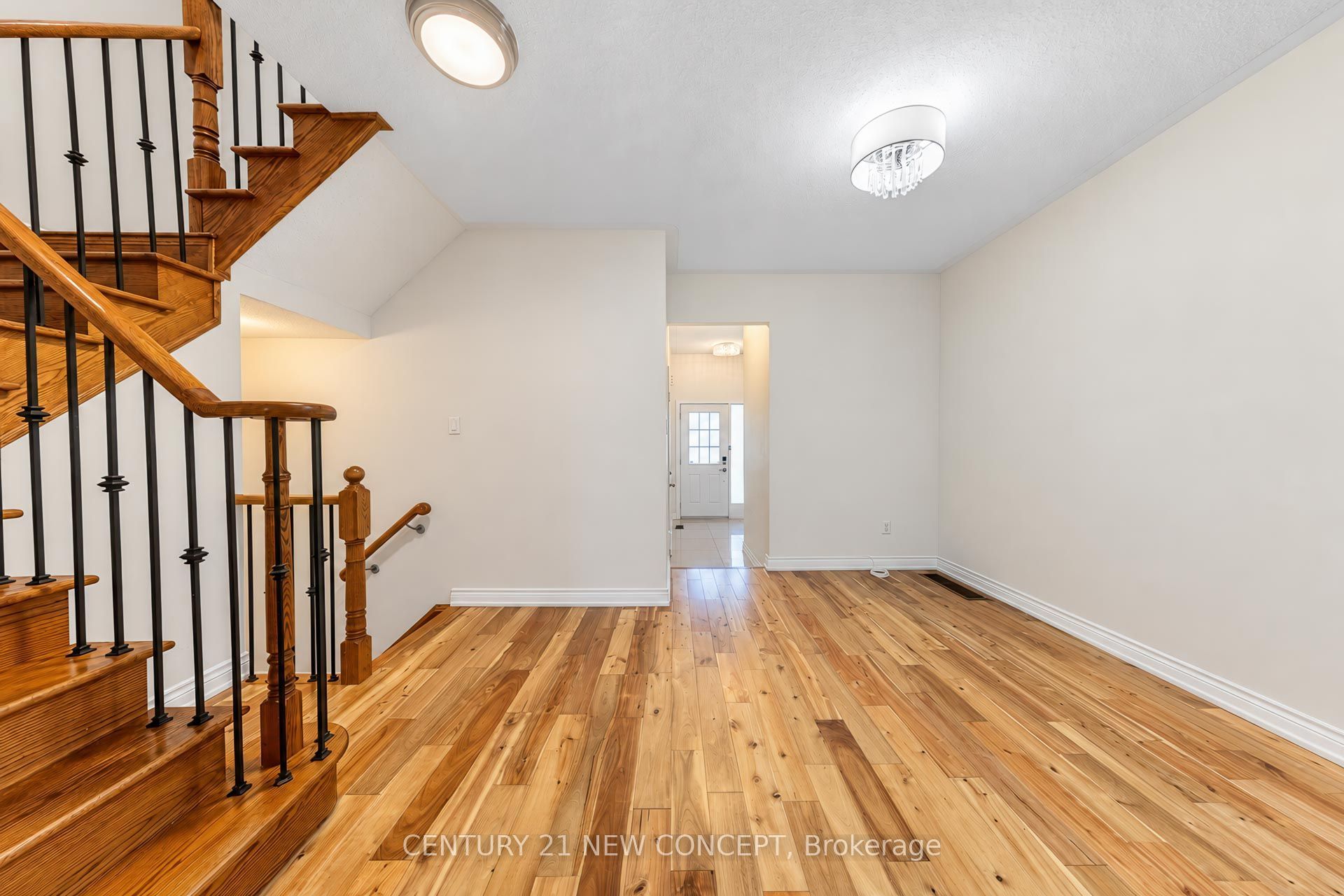 210 Lauderdale Drive E Property Photo 5
