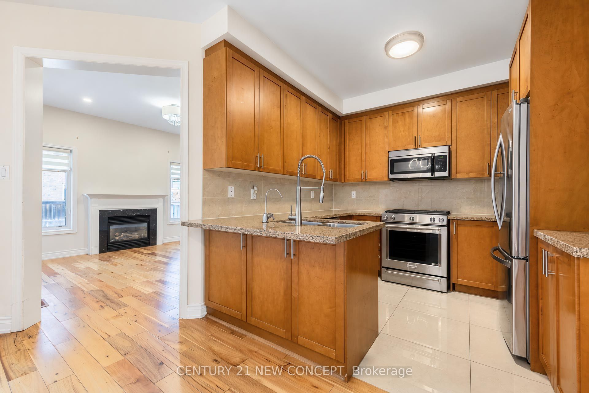 210 Lauderdale Drive E Property Photo 6