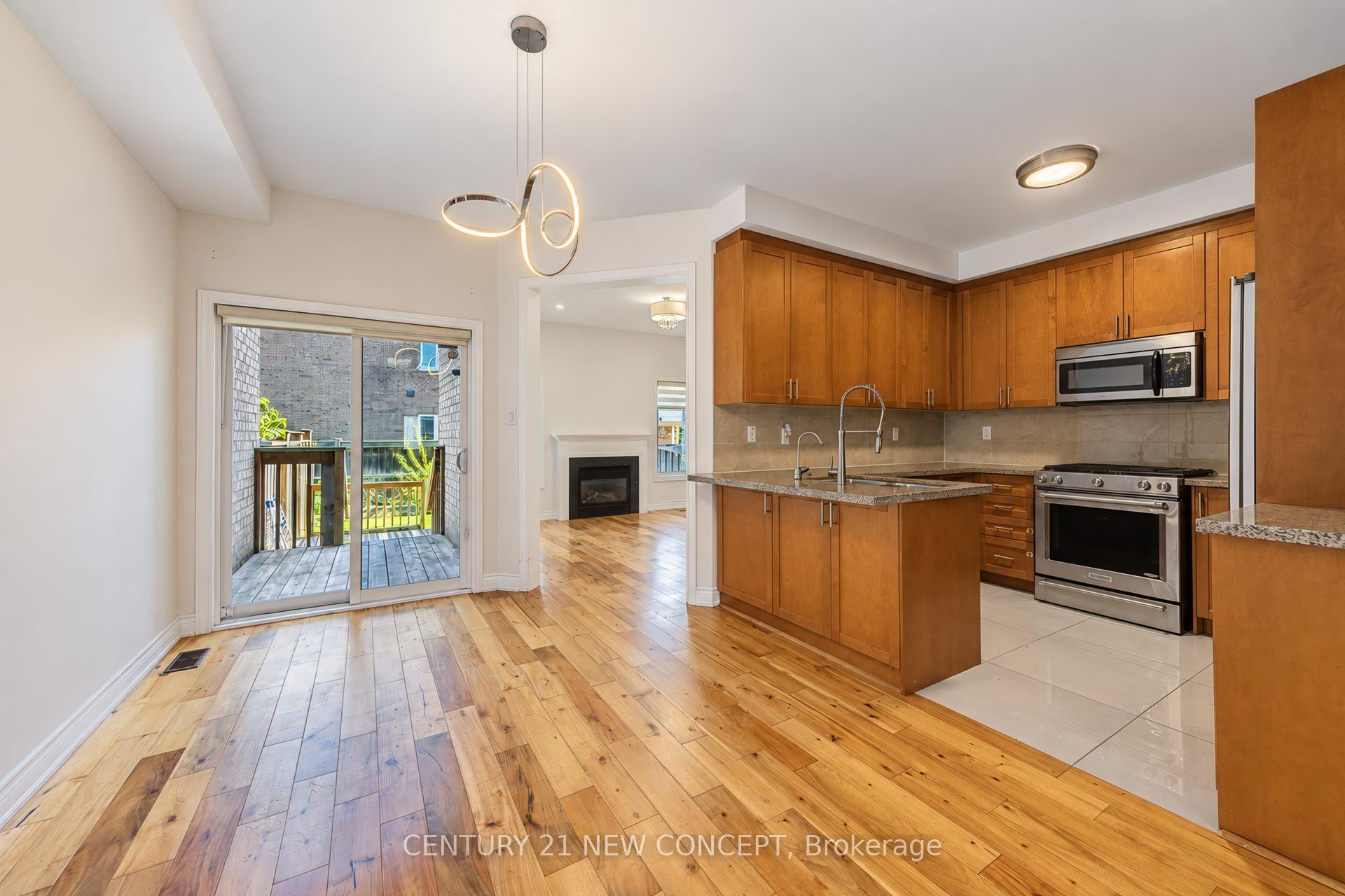 210 Lauderdale Drive E Property Photo 7