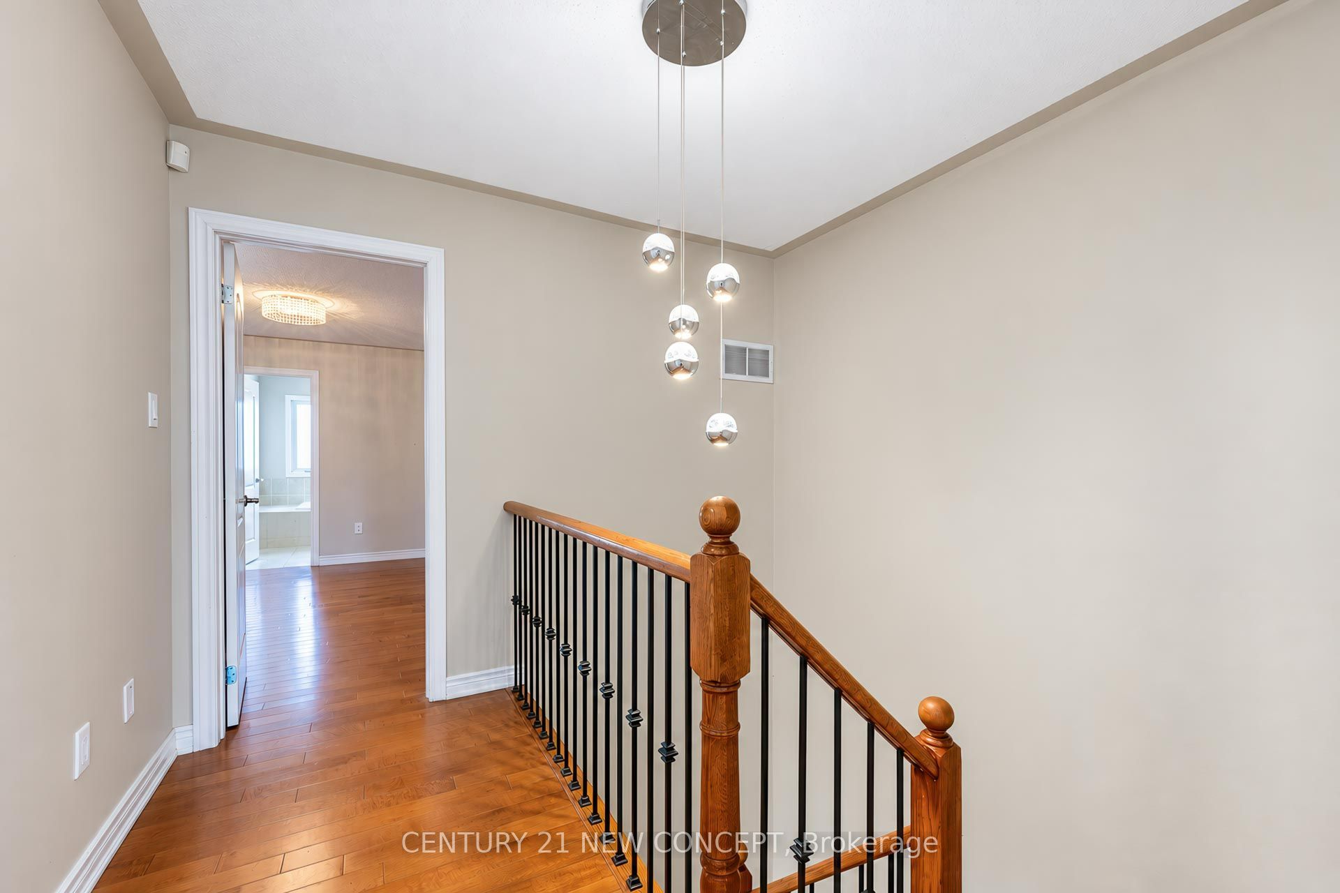 210 Lauderdale Drive E Property Photo 11
