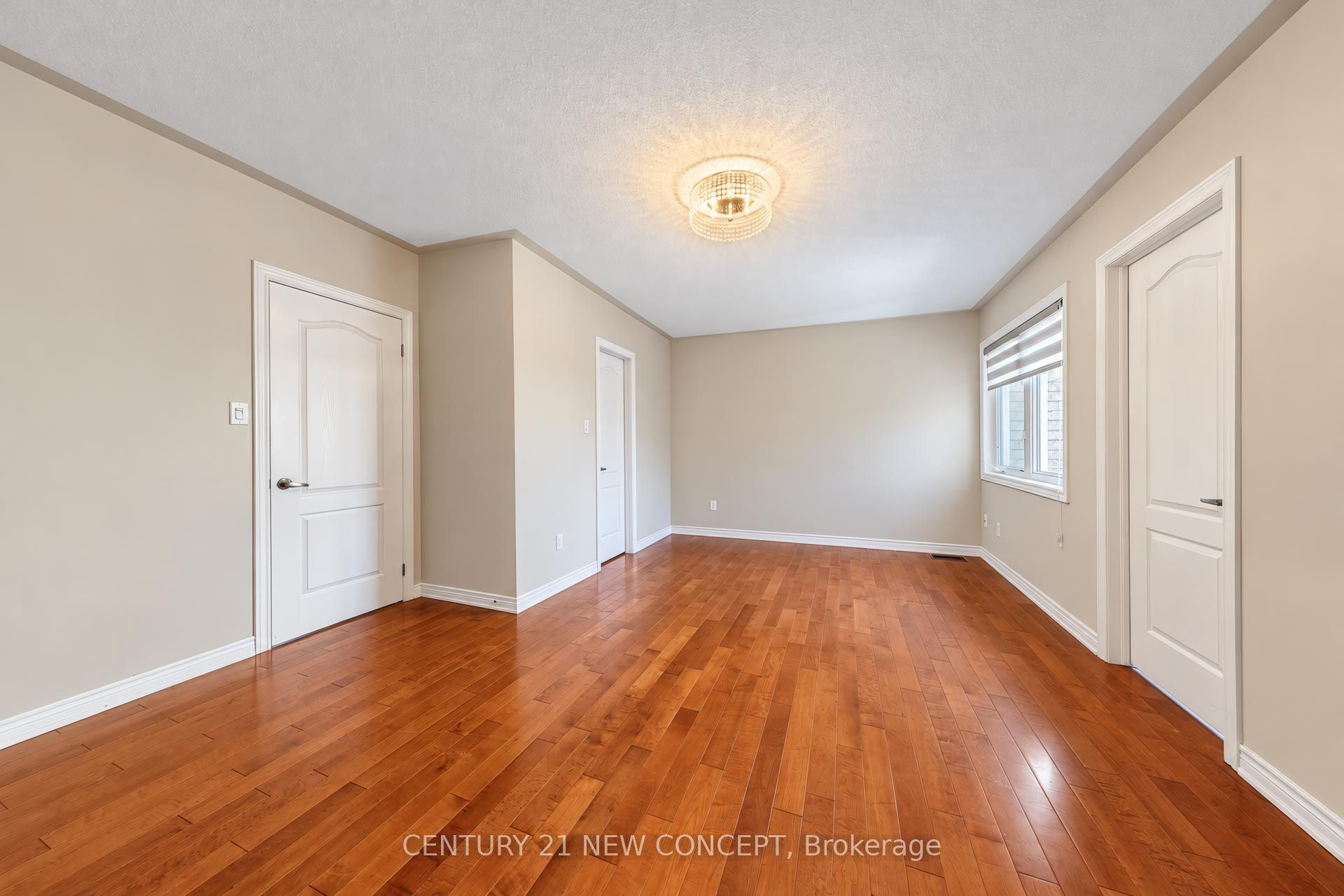 210 Lauderdale Drive E Property Photo 12