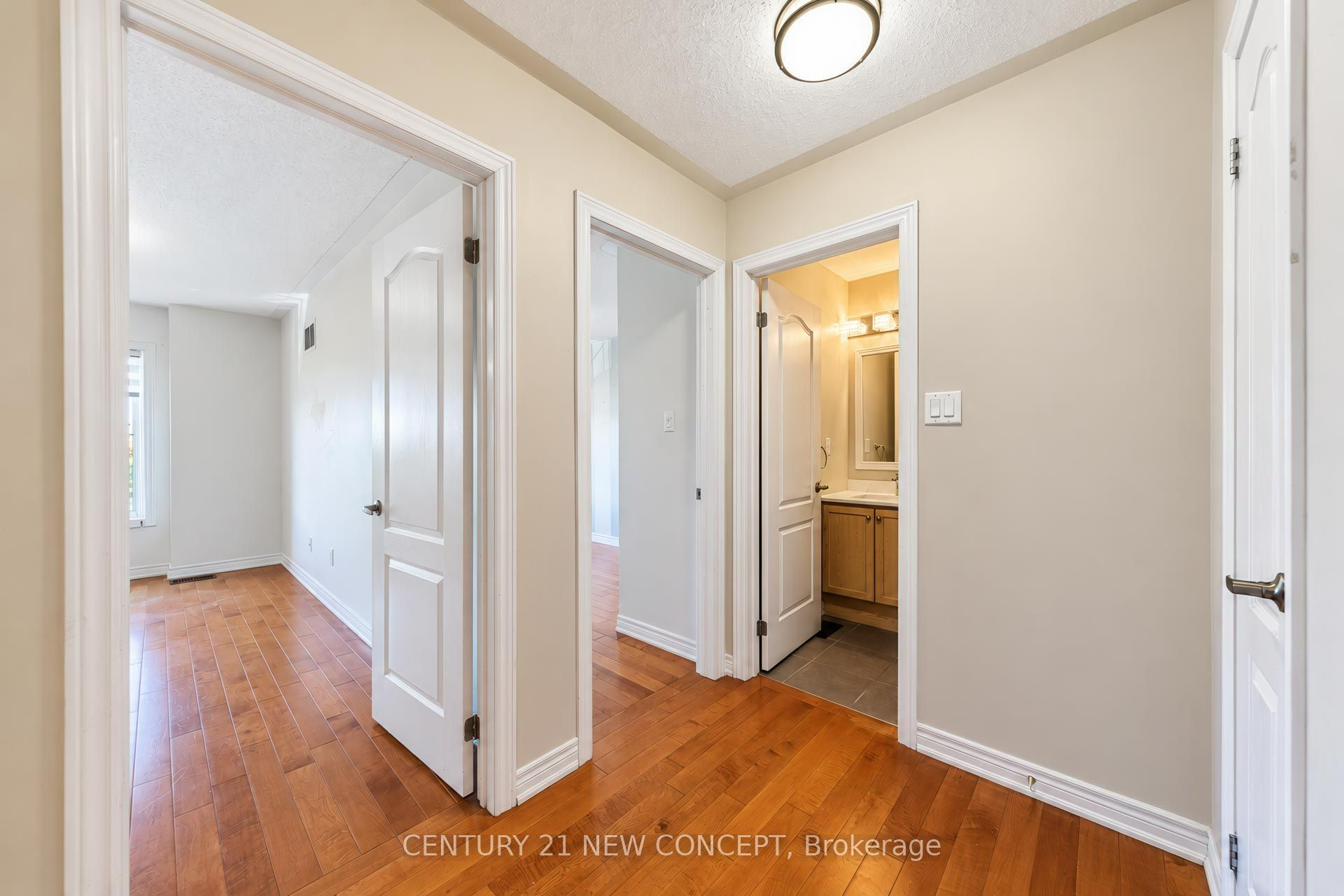 210 Lauderdale Drive E Property Photo 18