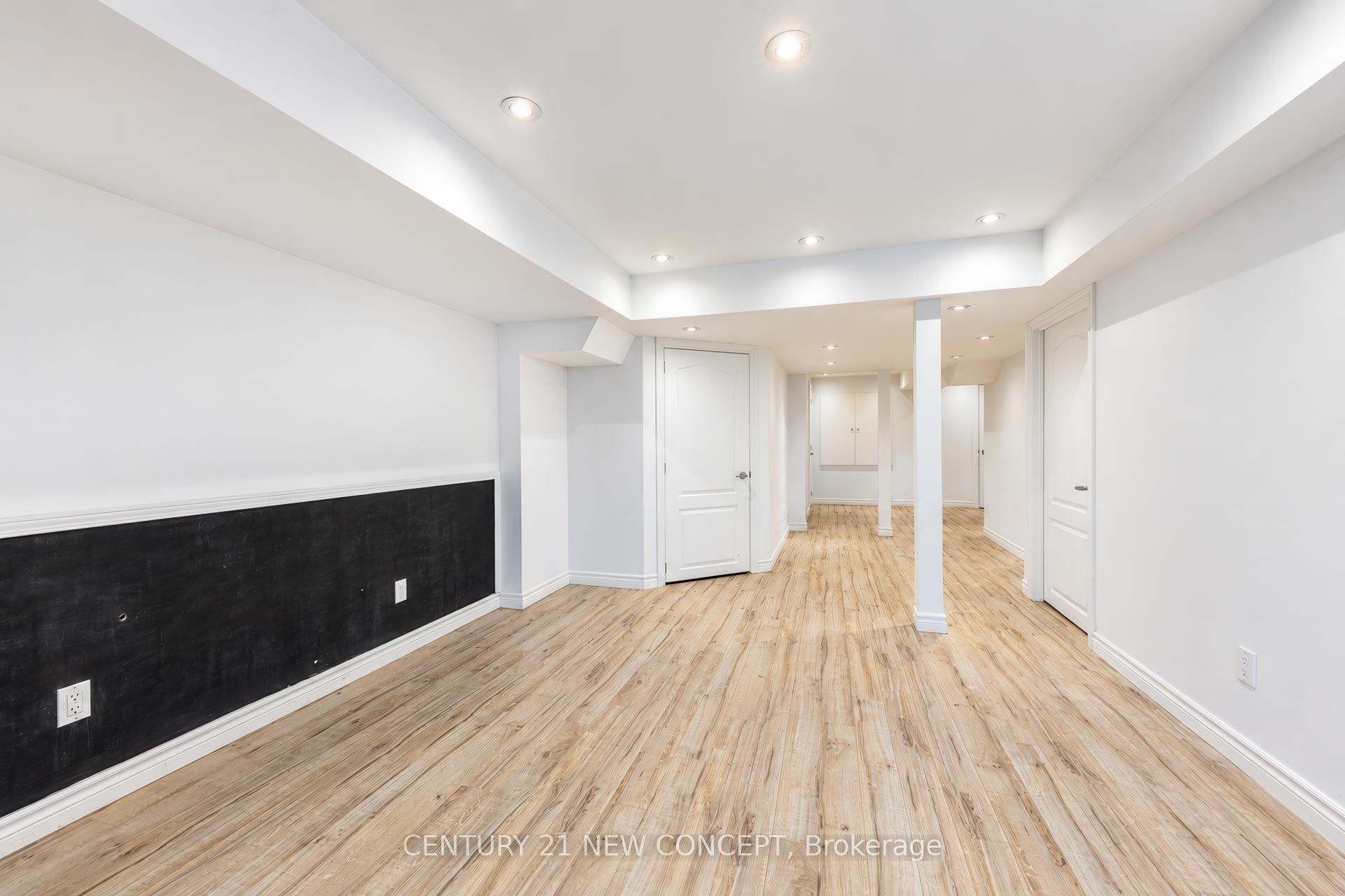 210 Lauderdale Drive E Property Photo 22