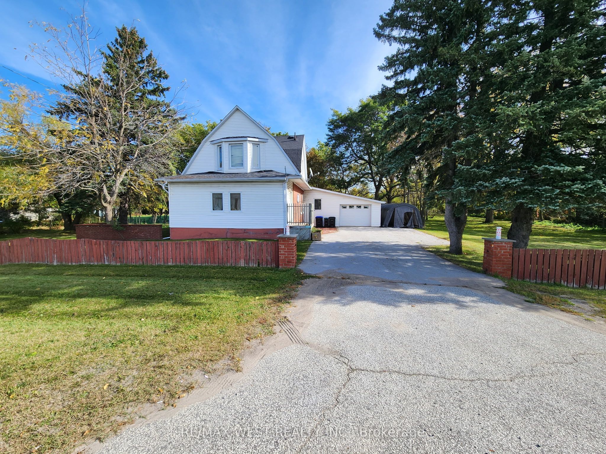 5427 Yonge Street Property Photo 1