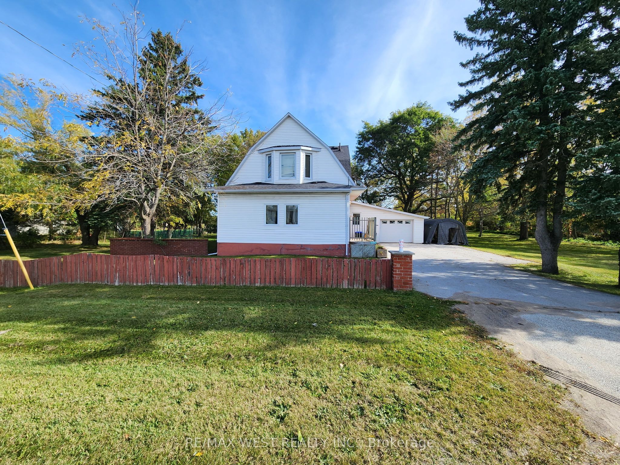 5427 Yonge Street Property Photo 2