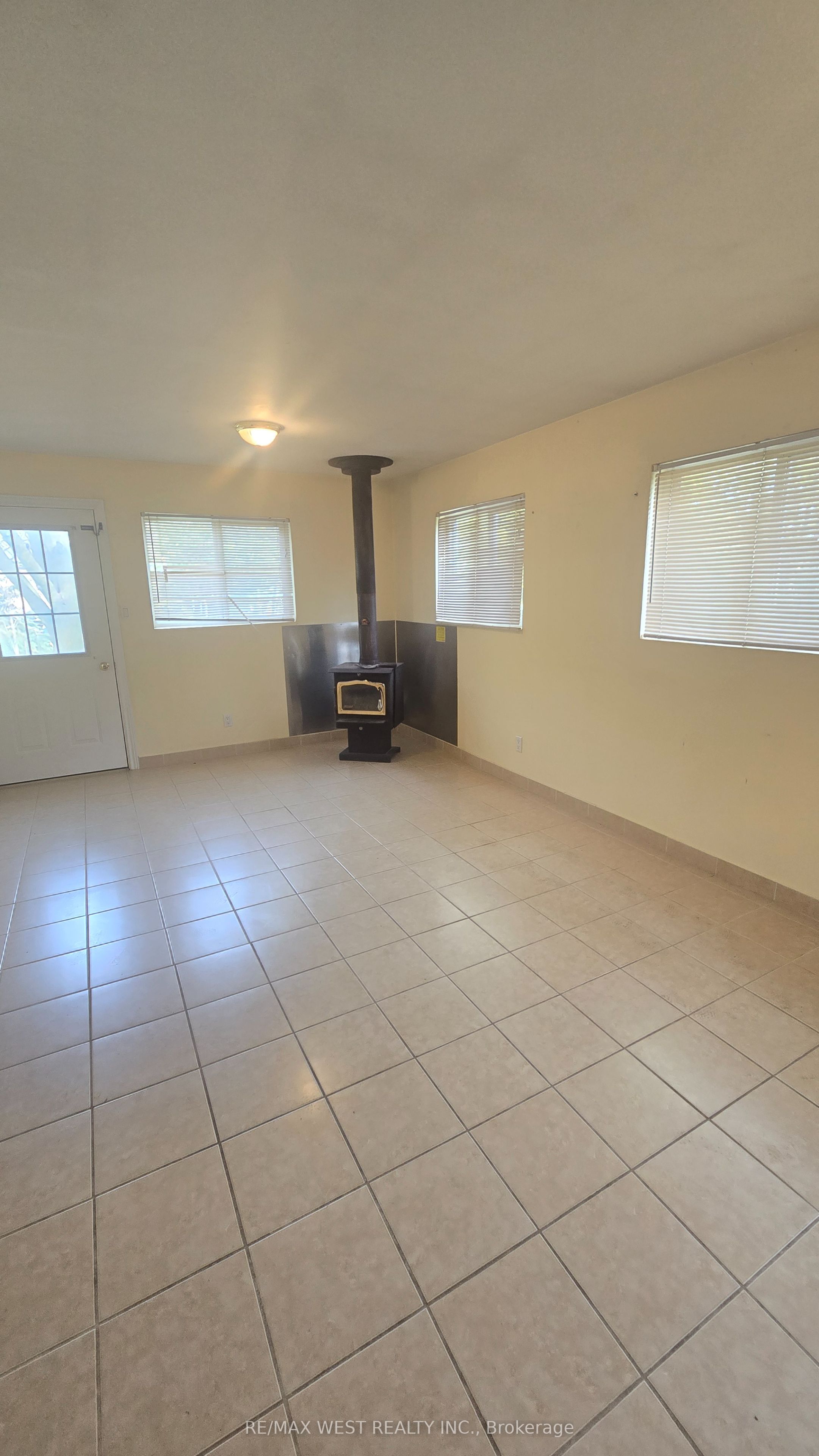 5427 Yonge Street Property Photo 7