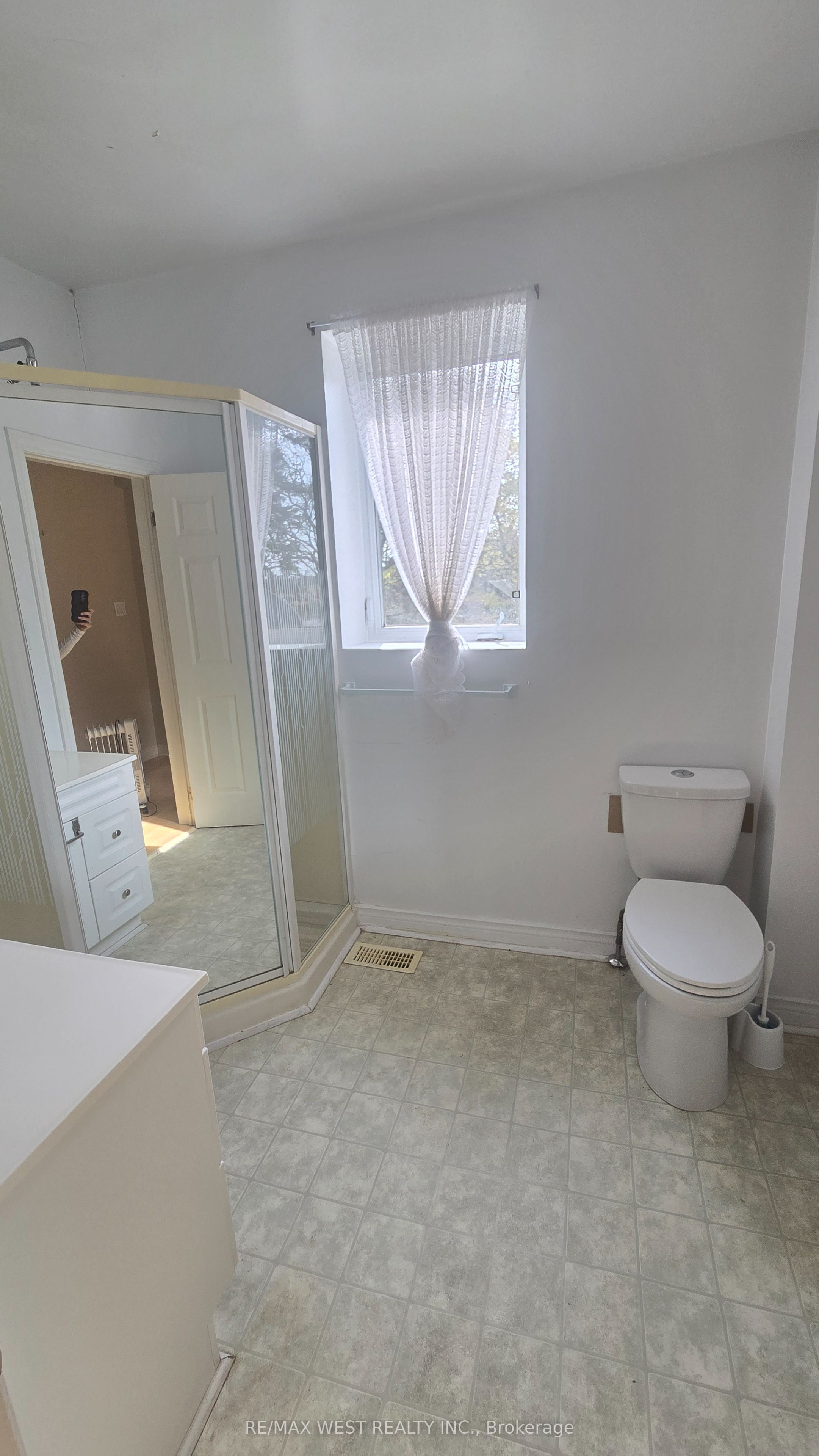 5427 Yonge Street Property Photo 10