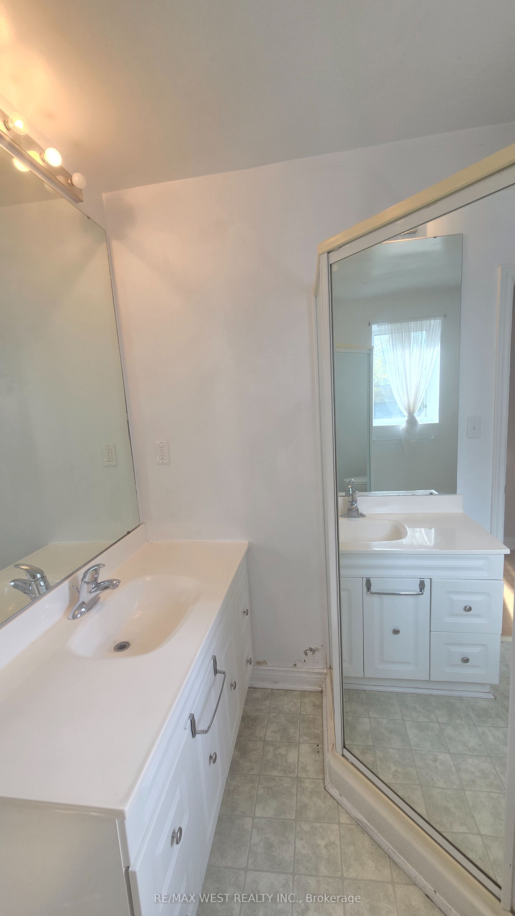 5427 Yonge Street Property Photo 11