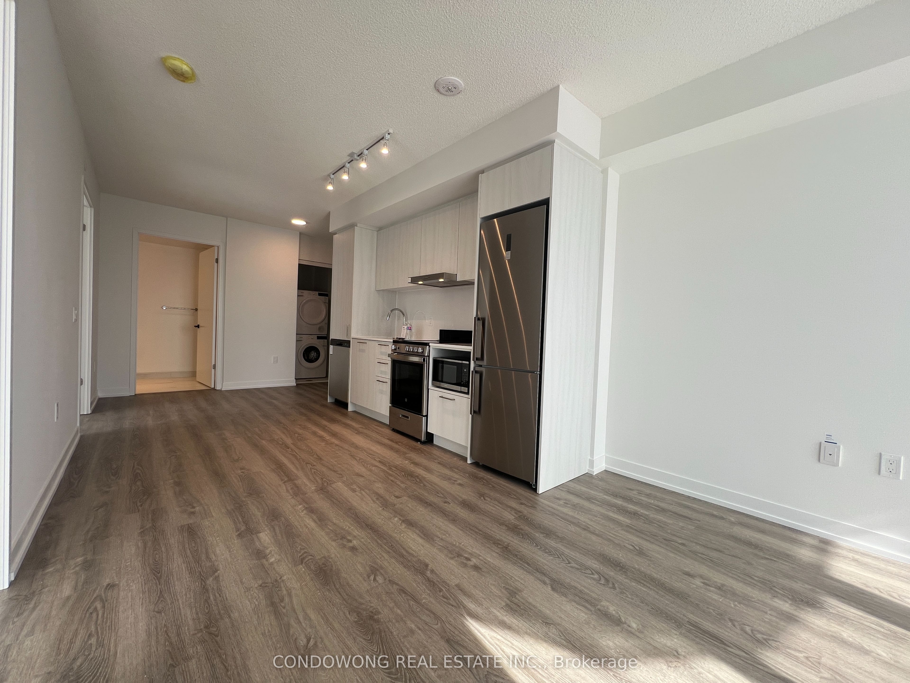 195 Commerce Street 4006 Property Photo 8