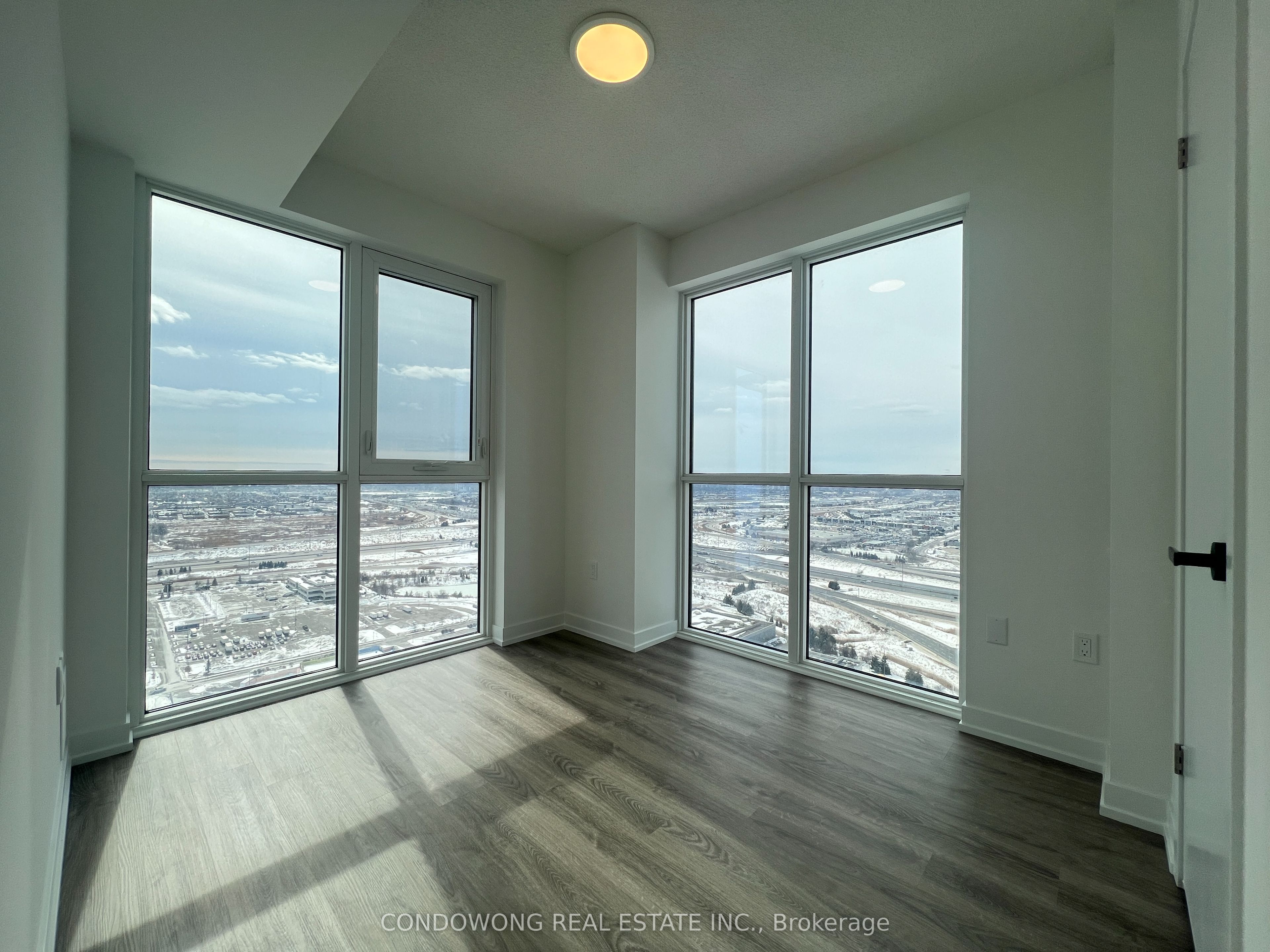 195 Commerce Street 4006 Property Photo 13