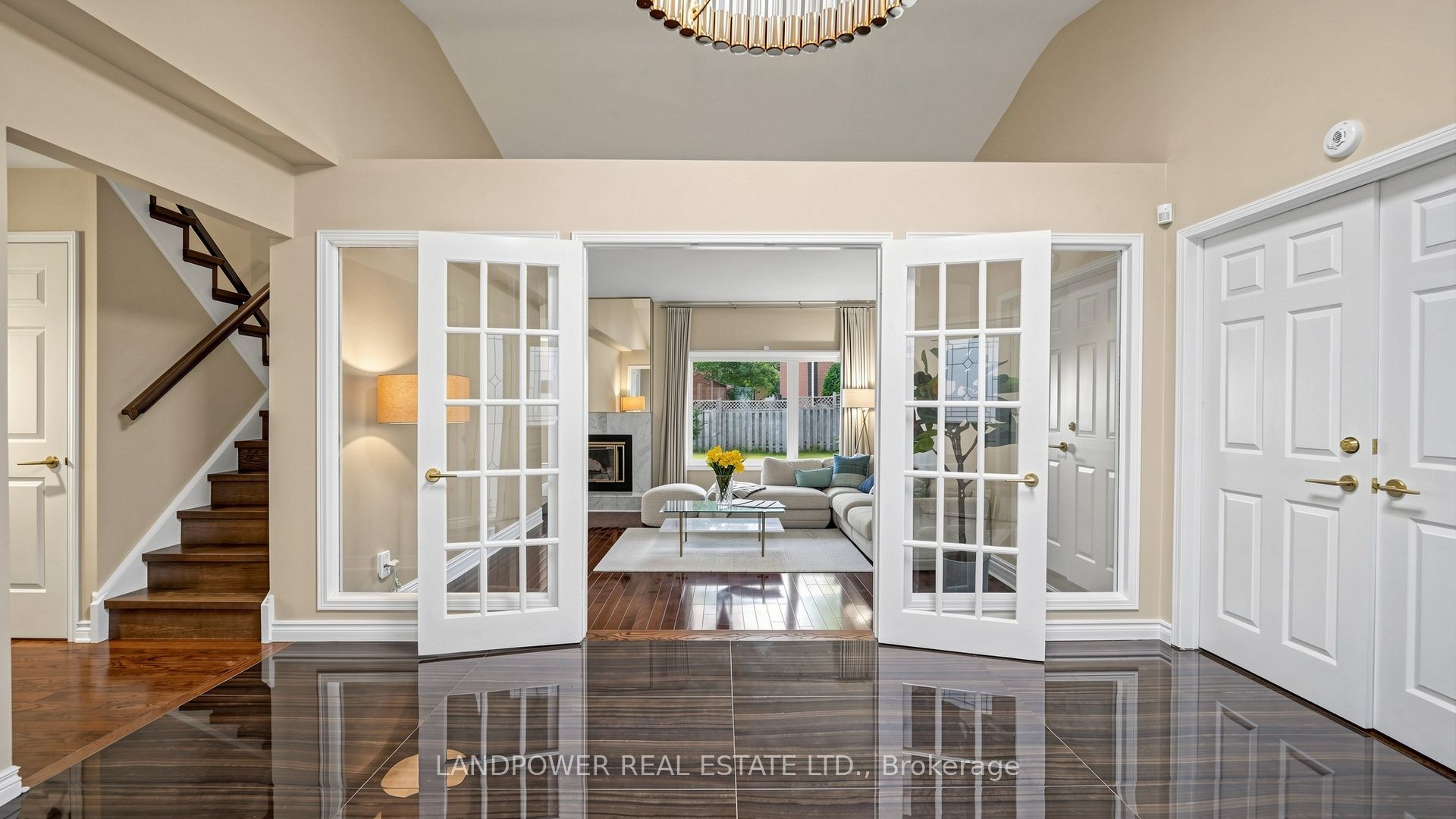 2 Ambleside Crescent Property Photo 5
