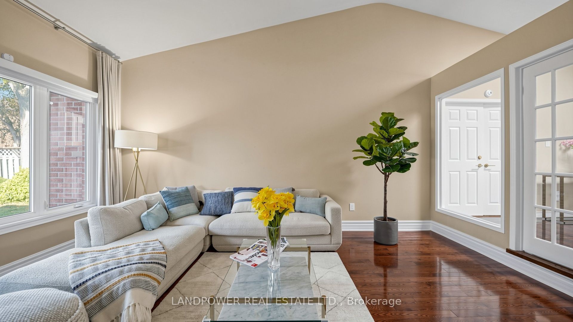 2 Ambleside Crescent Property Photo 7