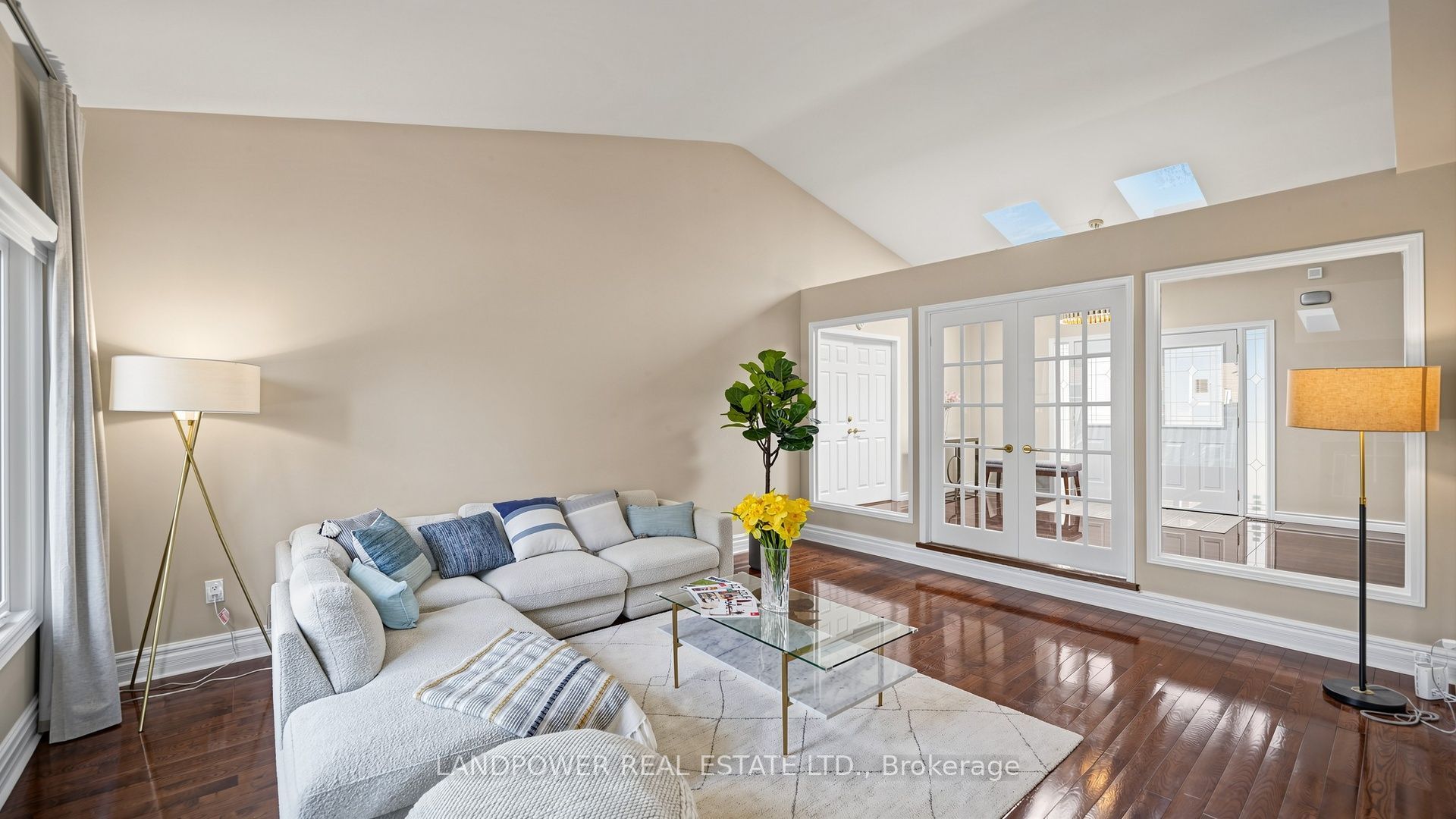 2 Ambleside Crescent Property Photo 8