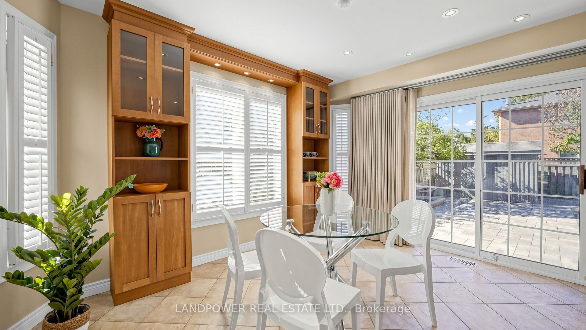 2 Ambleside Crescent Property Photo 16
