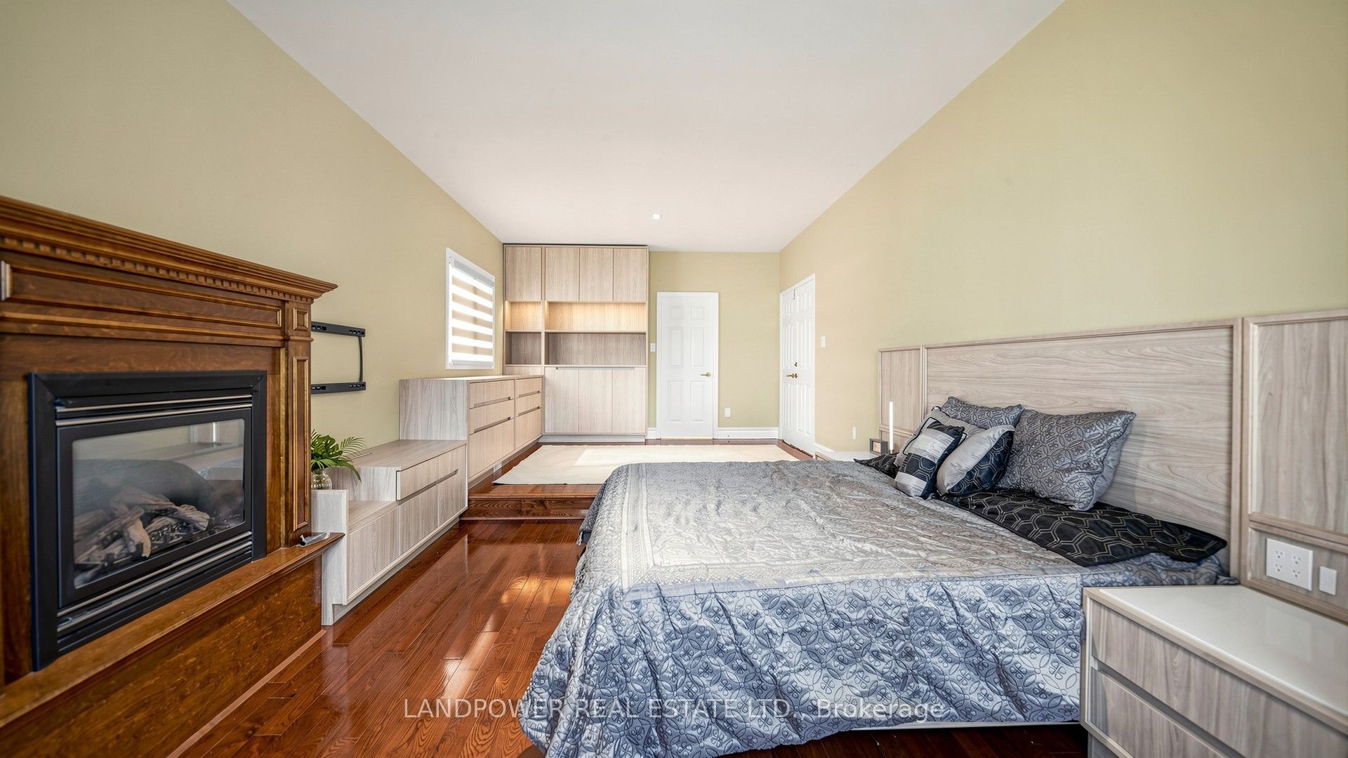 2 Ambleside Crescent Property Photo 21
