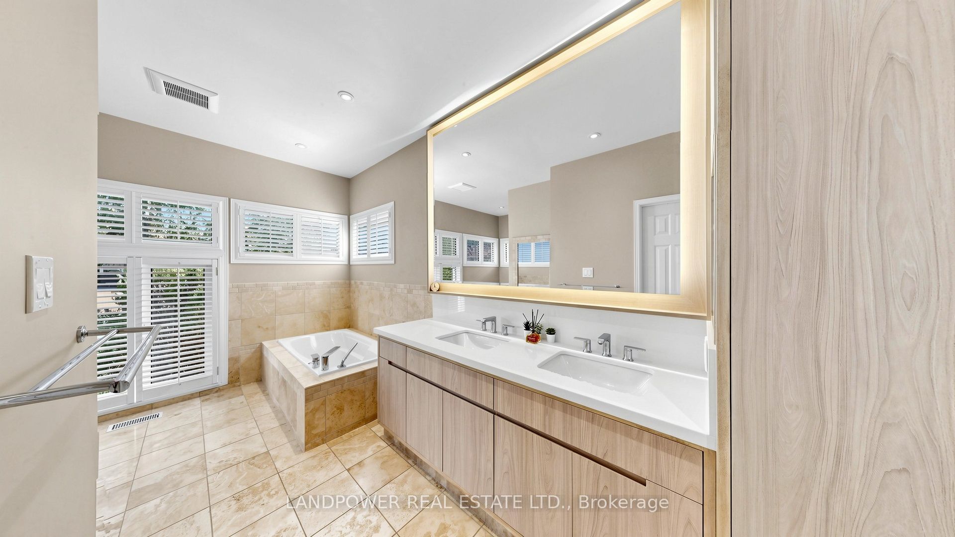 2 Ambleside Crescent Property Photo 24