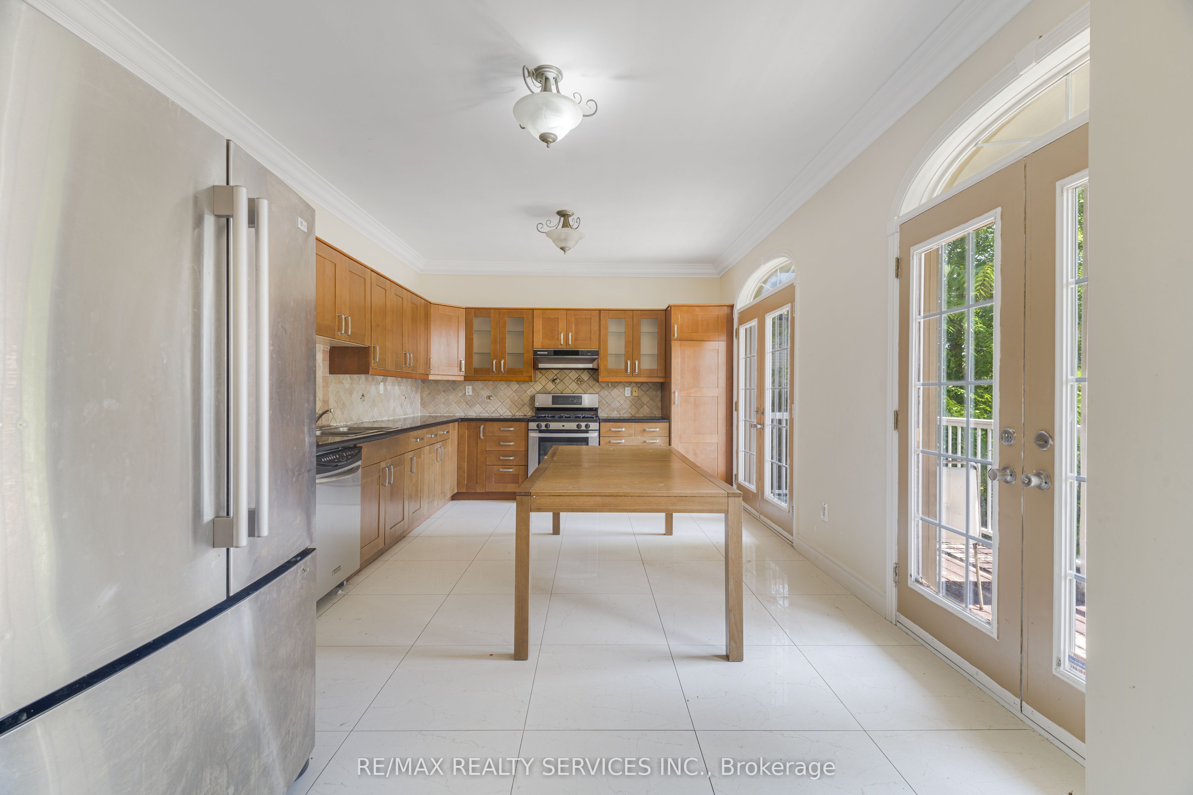 135 Spruce Avenue Property Photo 9
