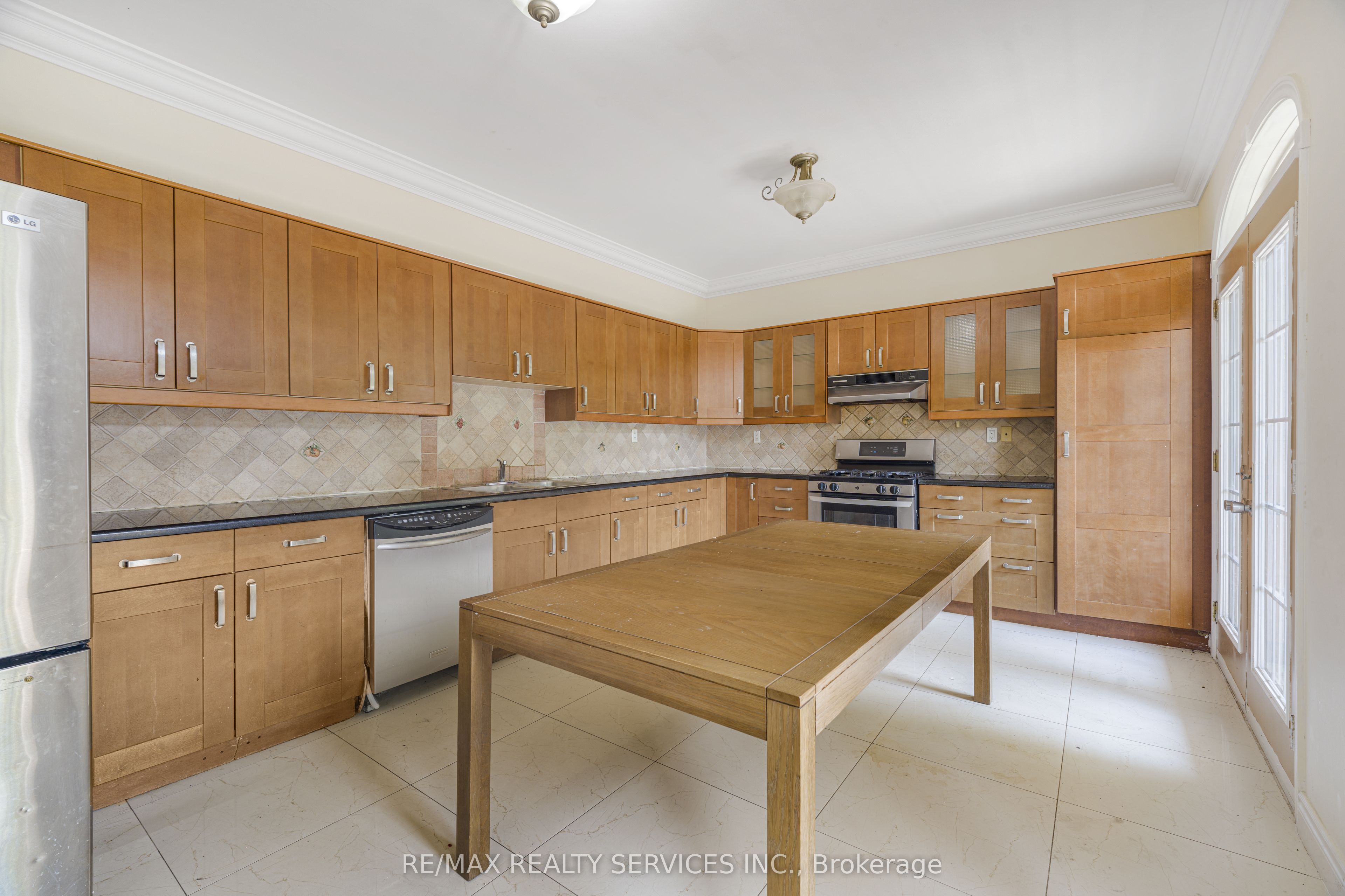 135 Spruce Avenue Property Photo 10