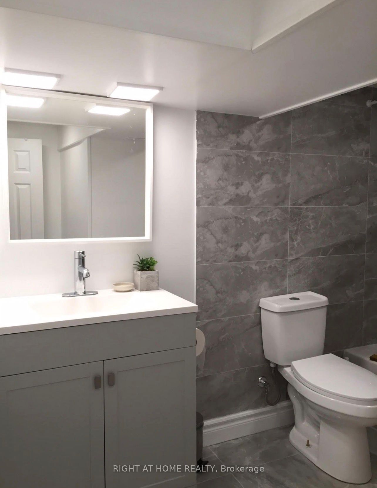 96 Simcoe Street Lower Unit Property Photo 3