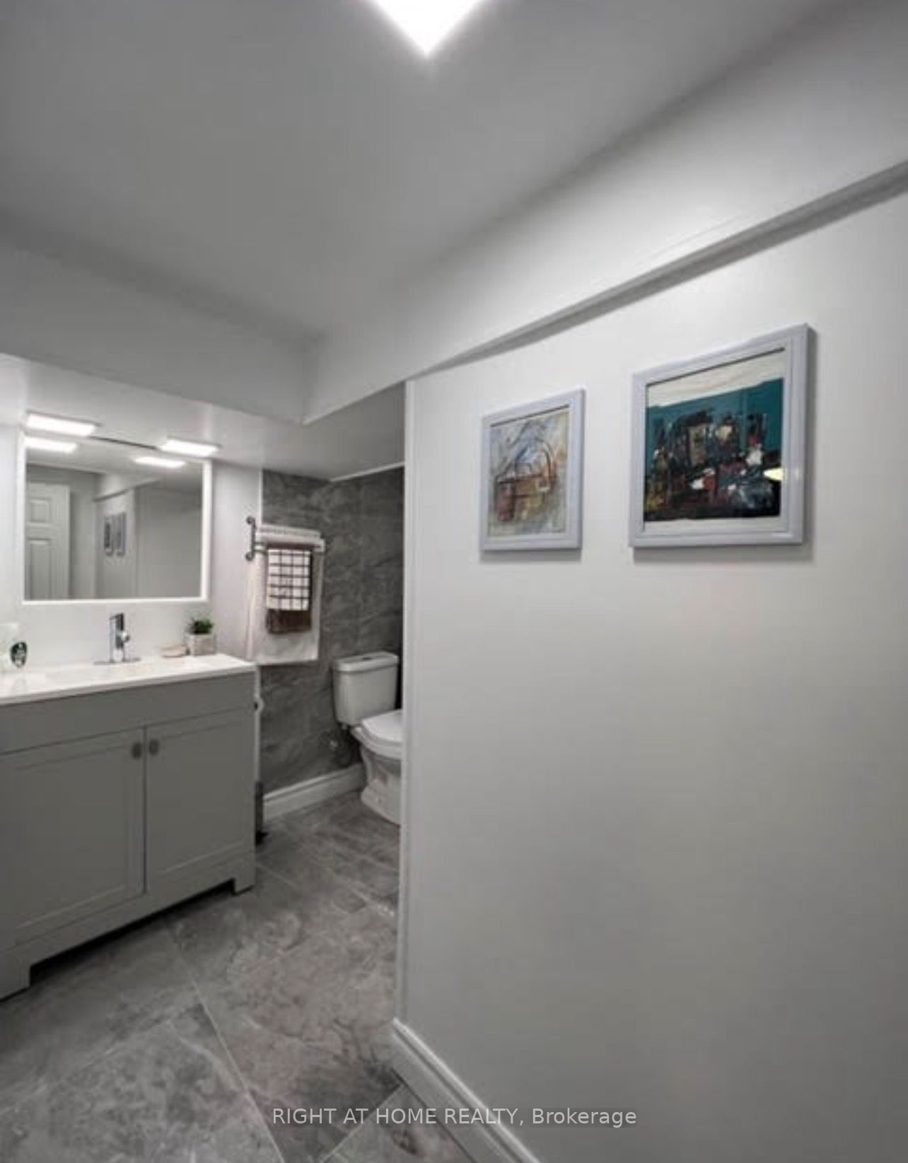 96 Simcoe Street Lower Unit Property Photo 4