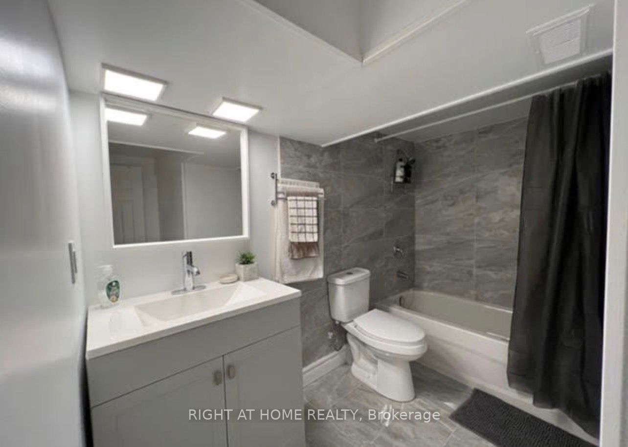 96 Simcoe Street Lower Unit Property Photo 7