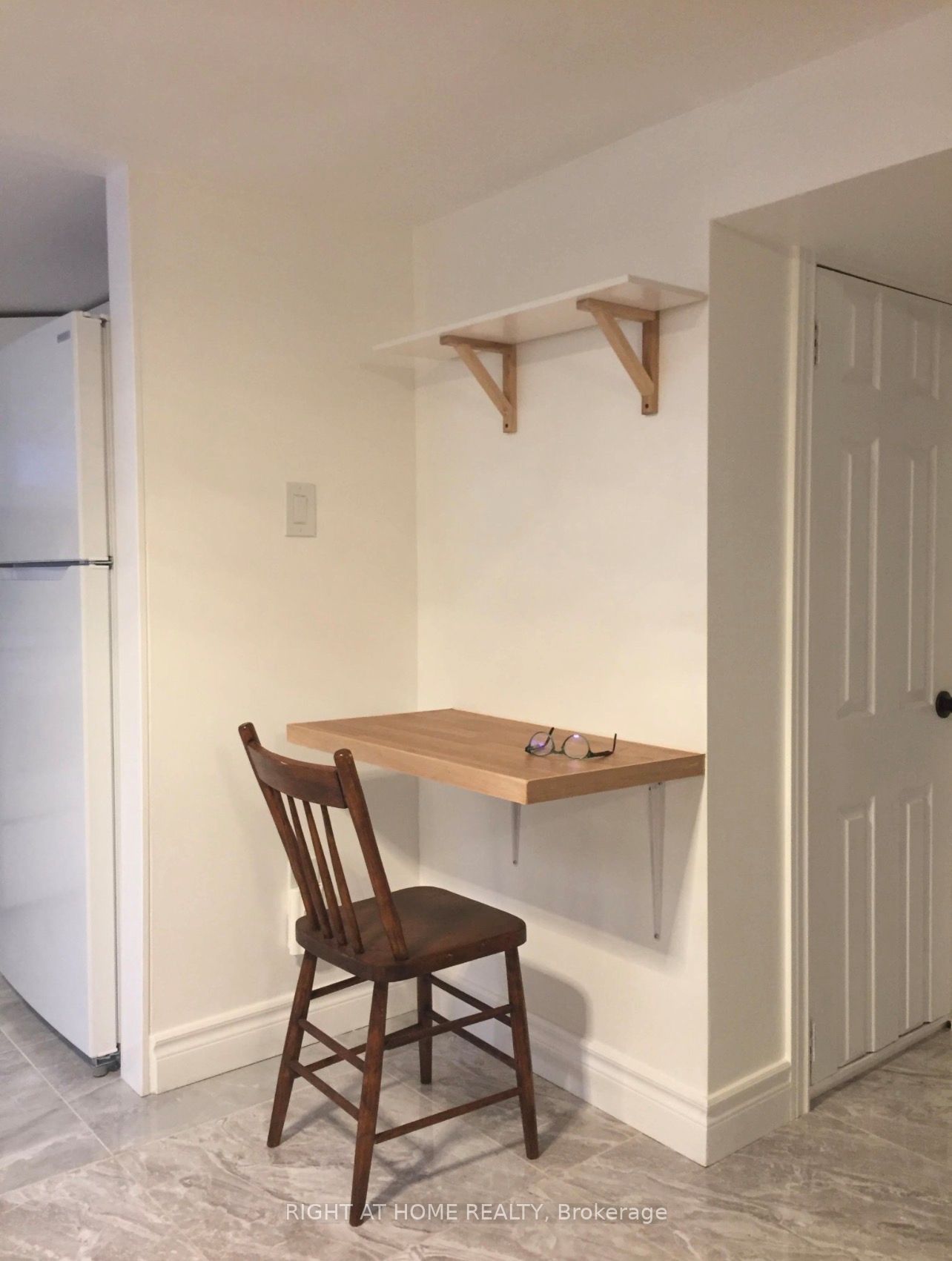 96 Simcoe Street Lower Unit Property Photo 8