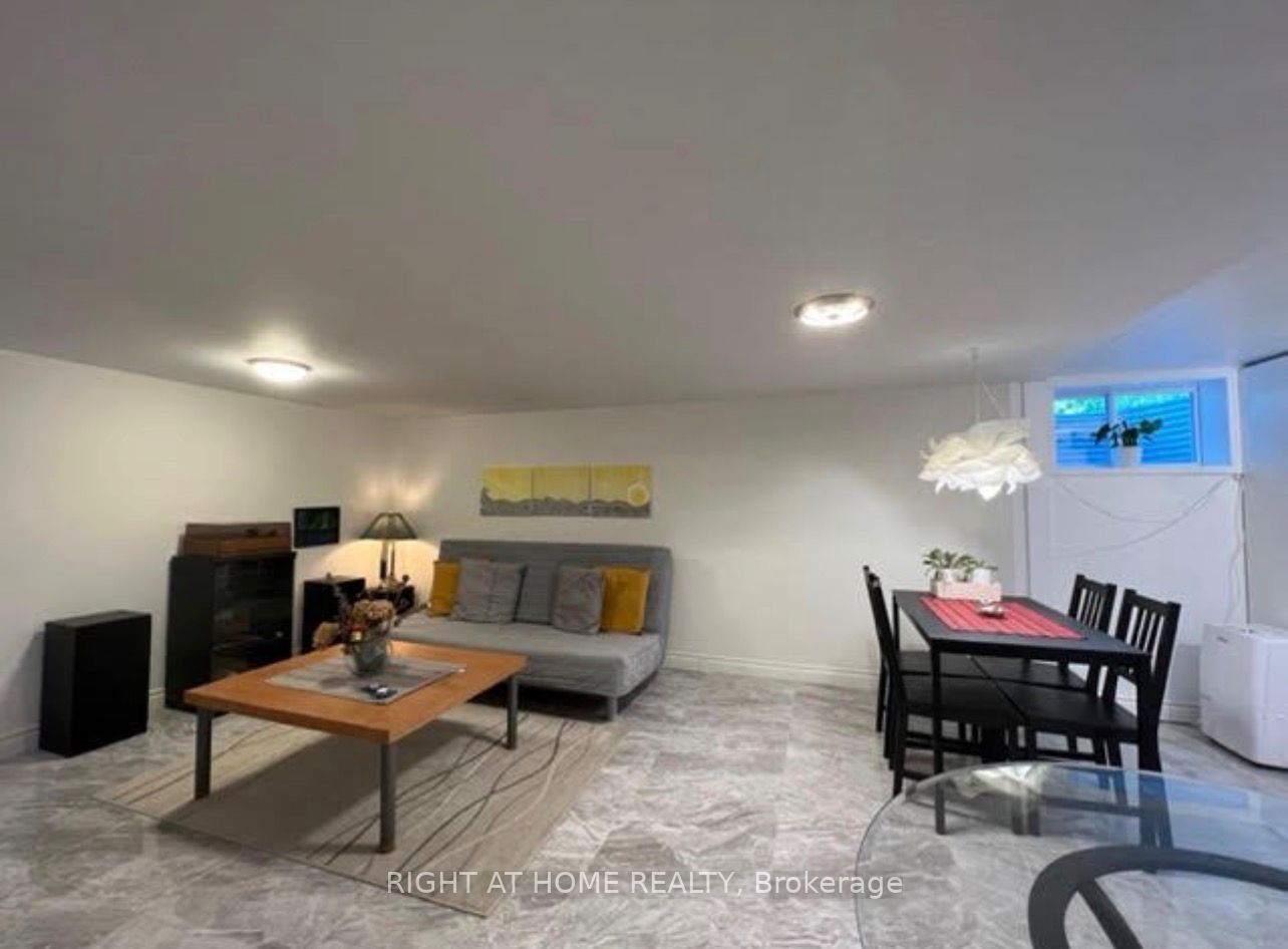 96 Simcoe Street Lower Unit Property Photo 11