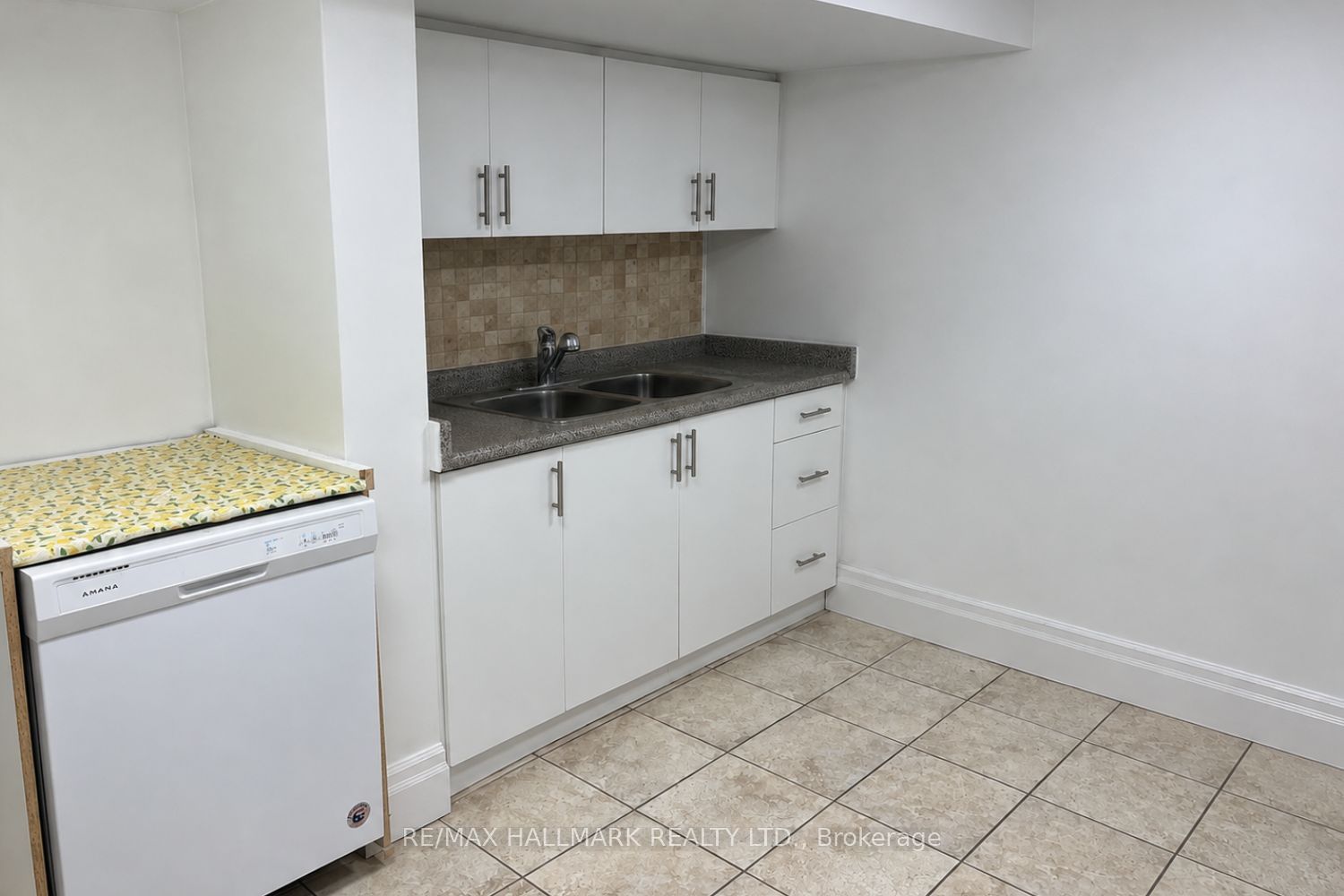 102 Murray Drive Bsmt Property Photo 10