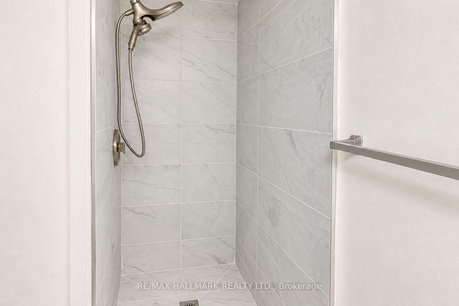 102 Murray Drive Bsmt Property Photo 12