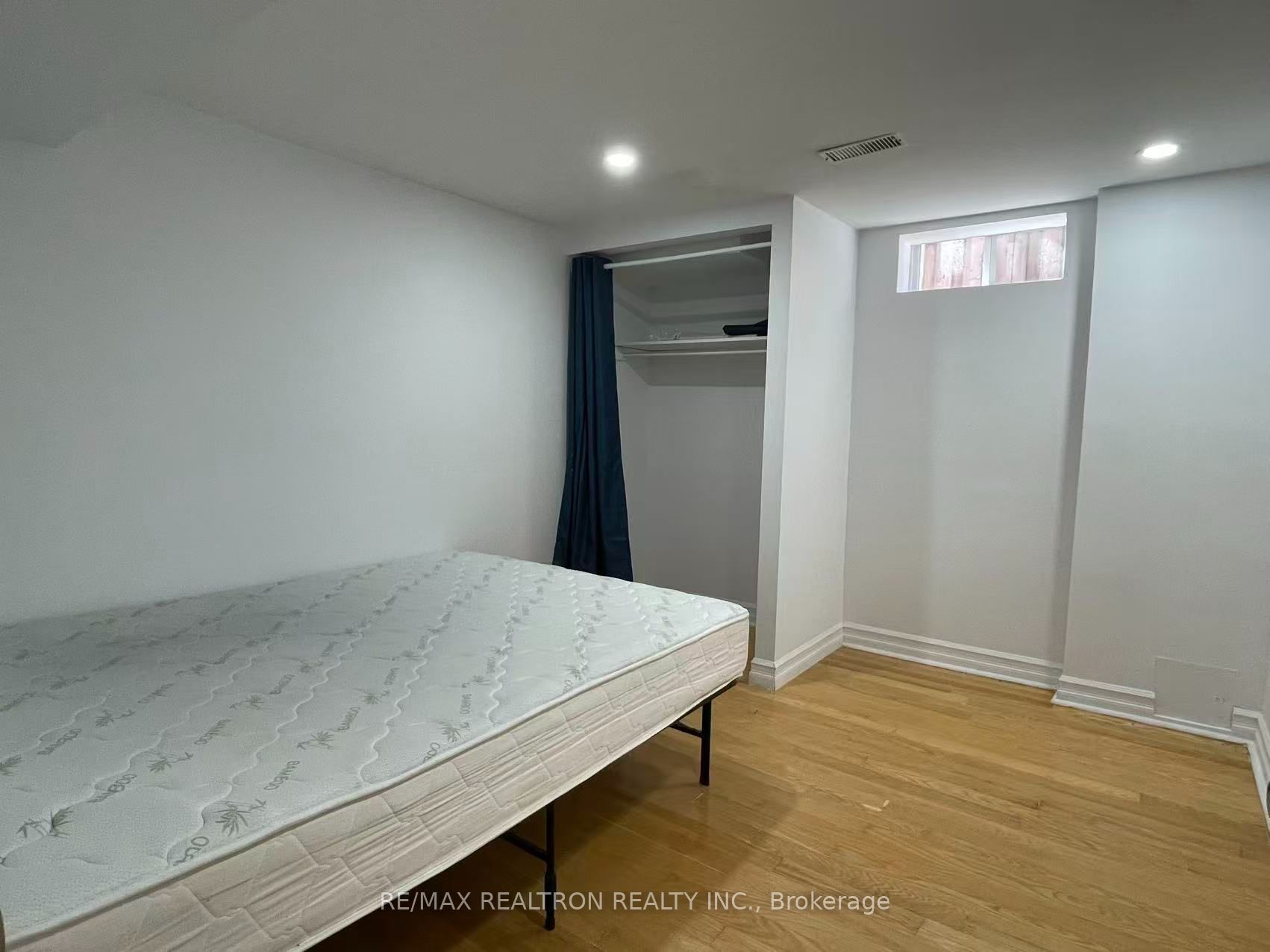 226 Highglen Avenue Bsmt-room 2 Property Photo 3