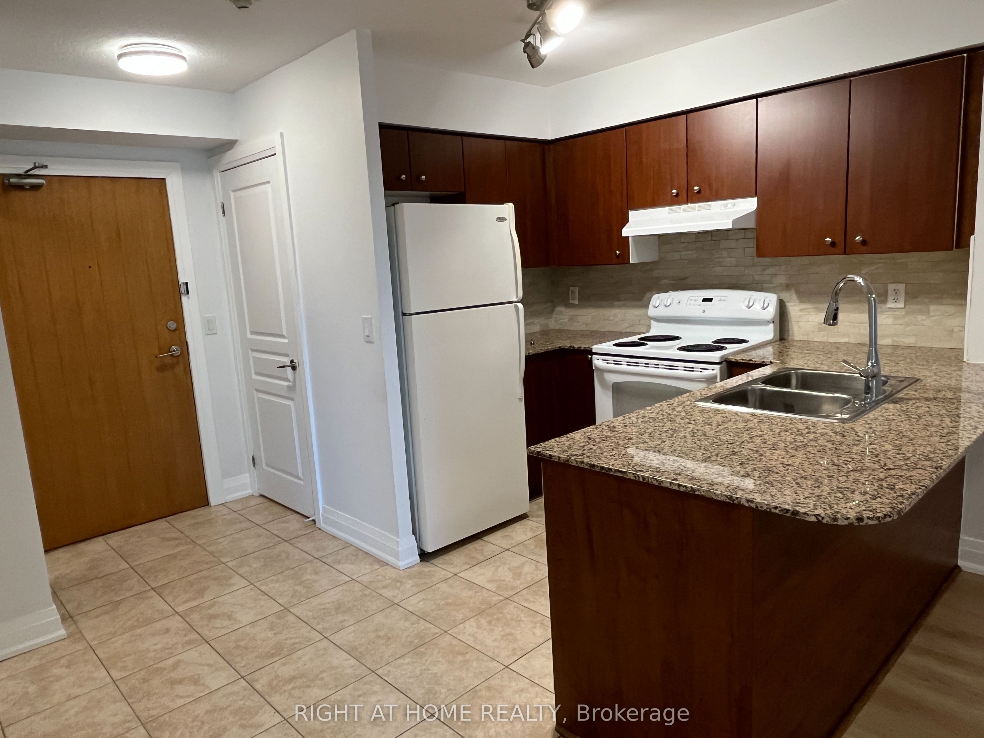 75 South Town Centre Boulevard 509 Property Photo 3