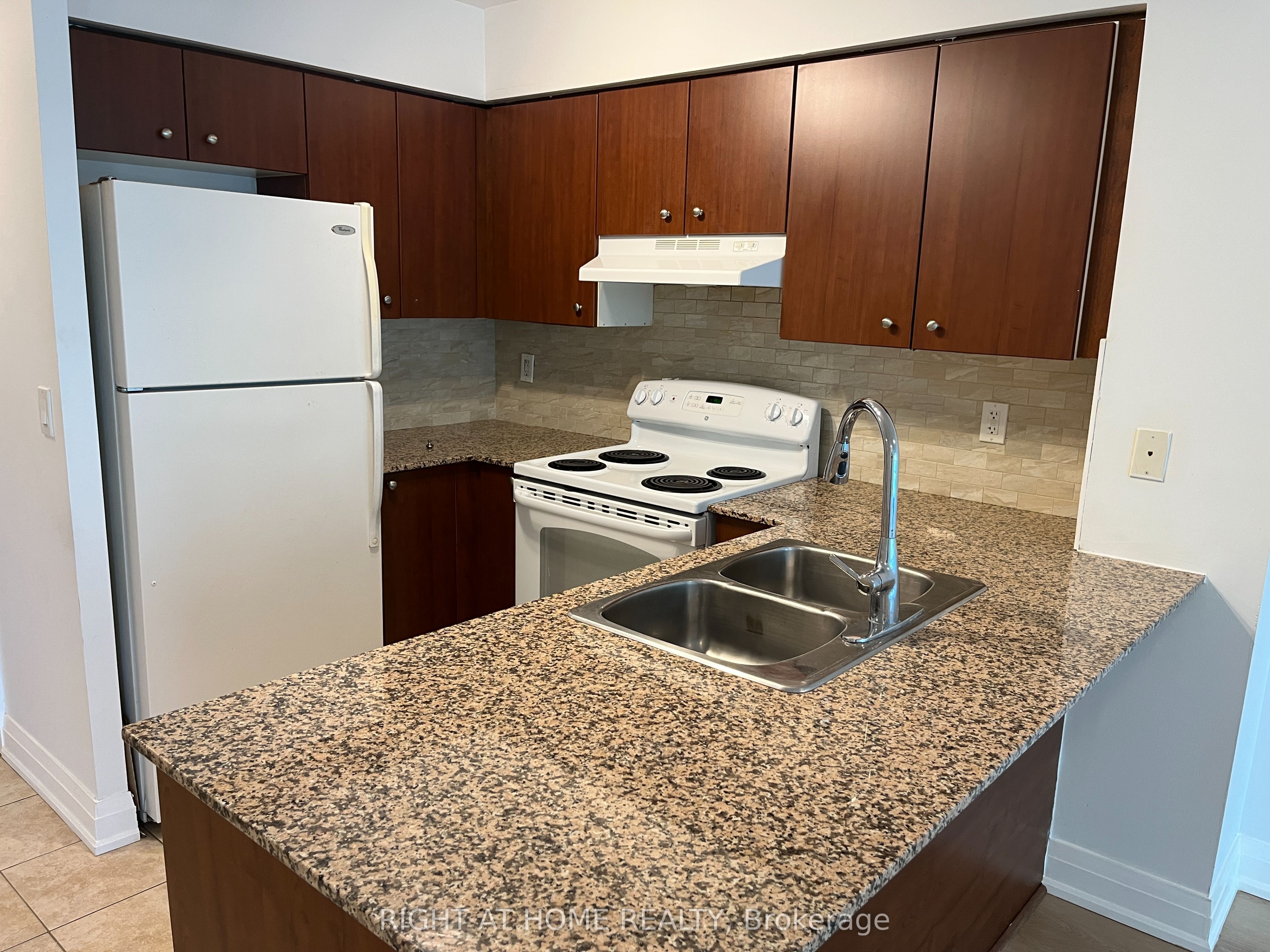 75 South Town Centre Boulevard 509 Property Photo 4