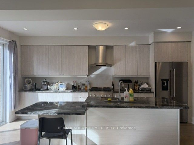 88 Tempel Street Property Photo 4