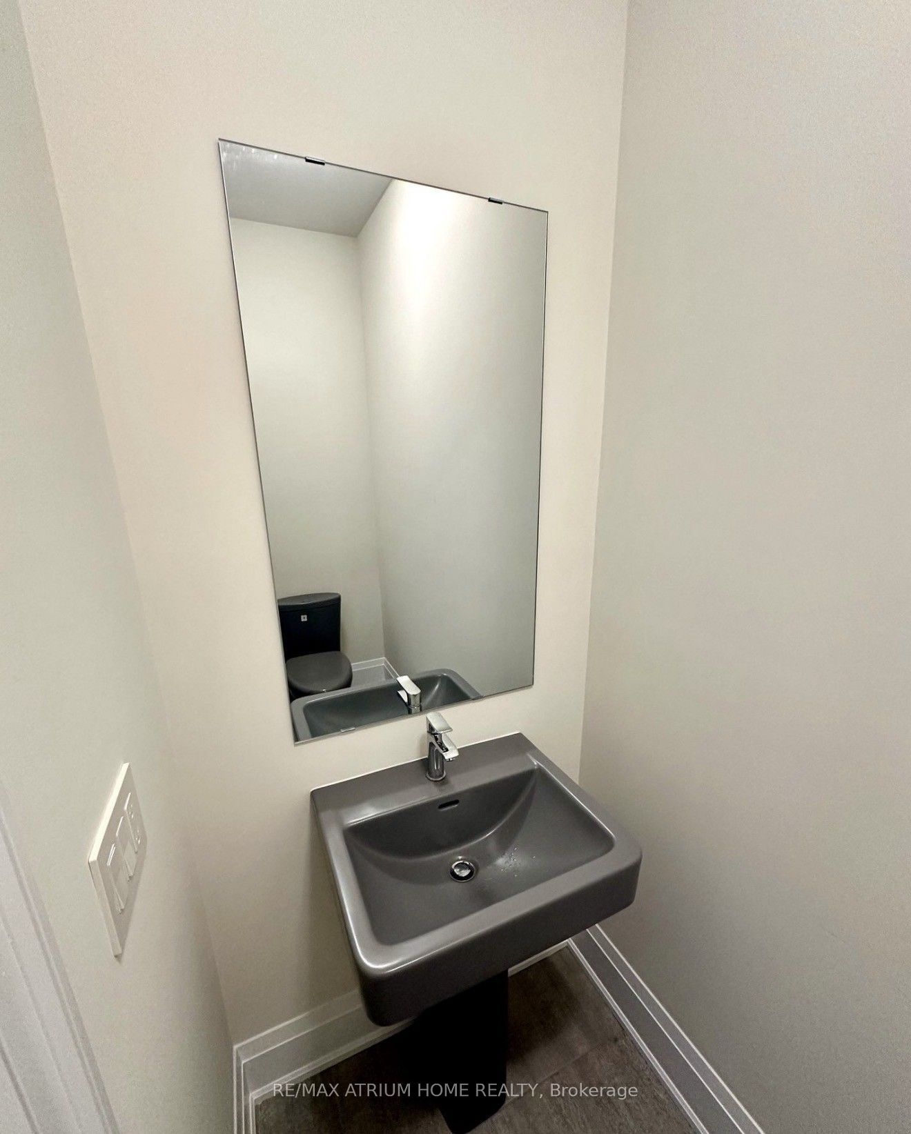 88 Tempel Street Property Photo 6