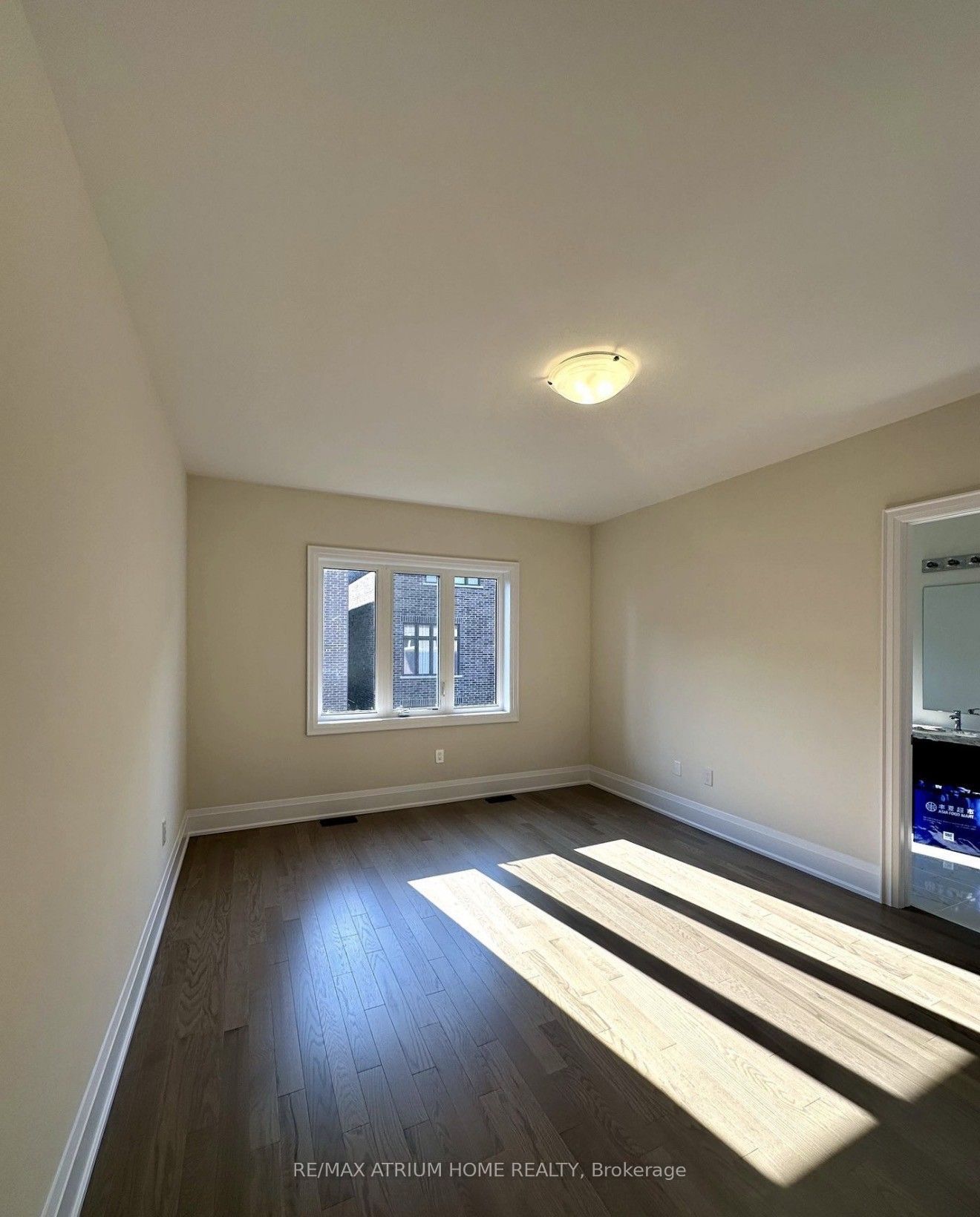 88 Tempel Street Property Photo 10