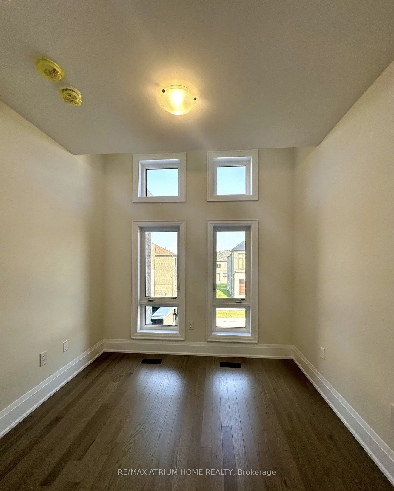 88 Tempel Street Property Photo 15