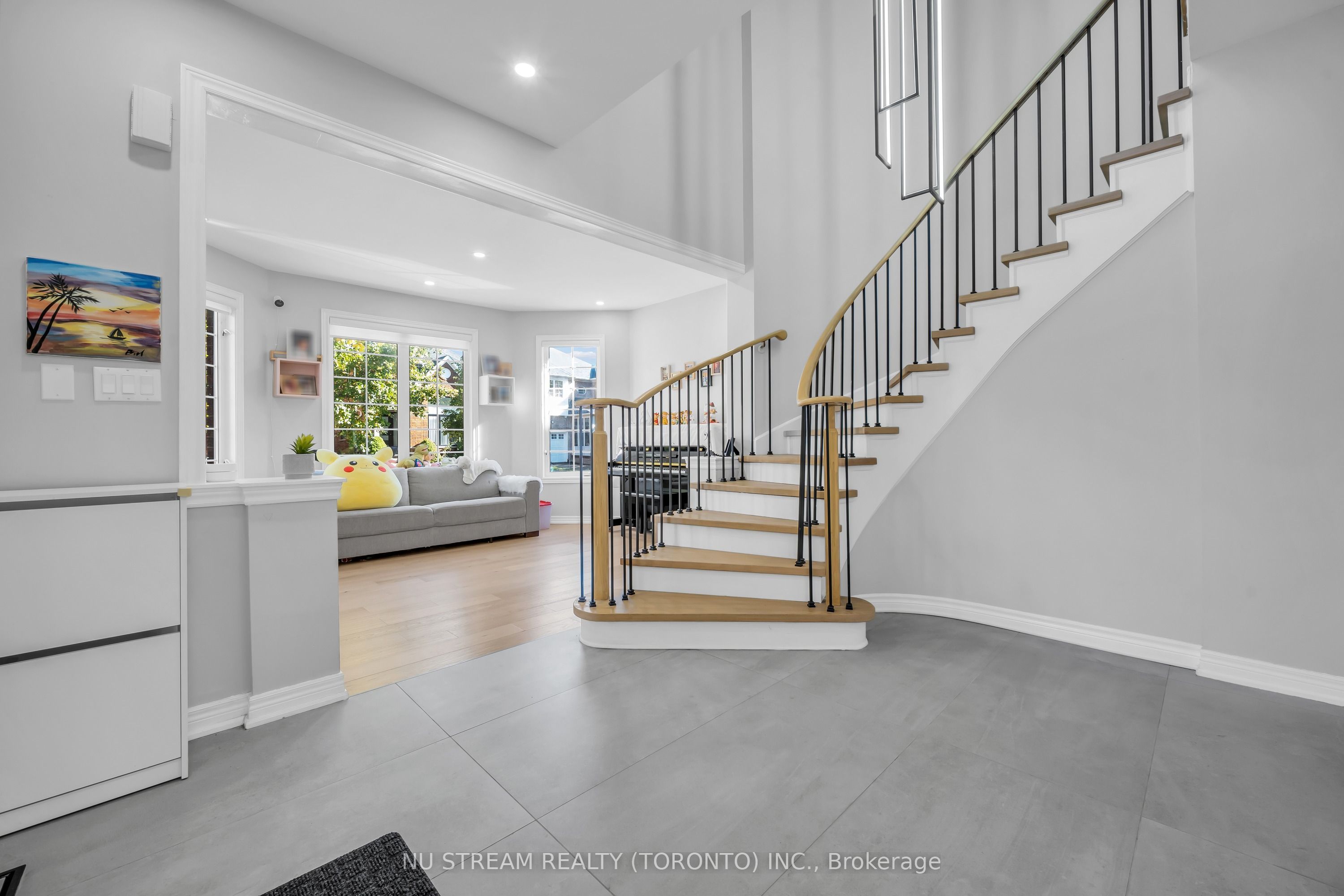 30 Pinecrest Street Property Photo 2