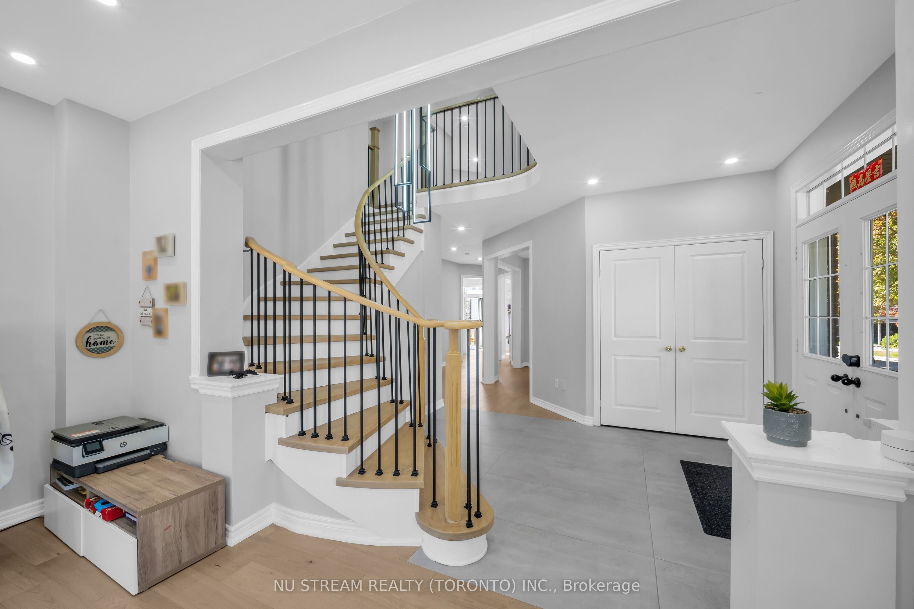 30 Pinecrest Street Property Photo 6