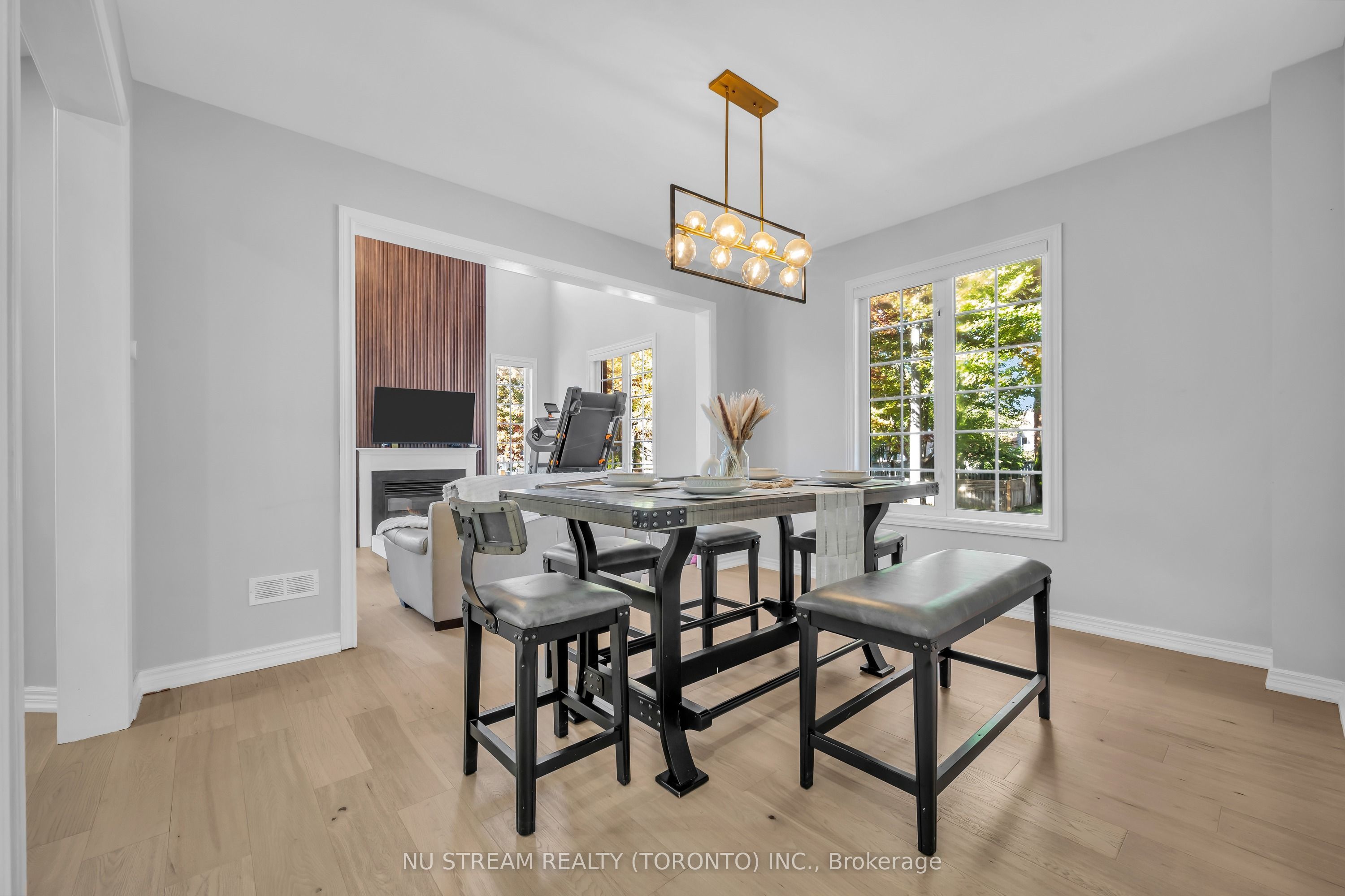 30 Pinecrest Street Property Photo 7