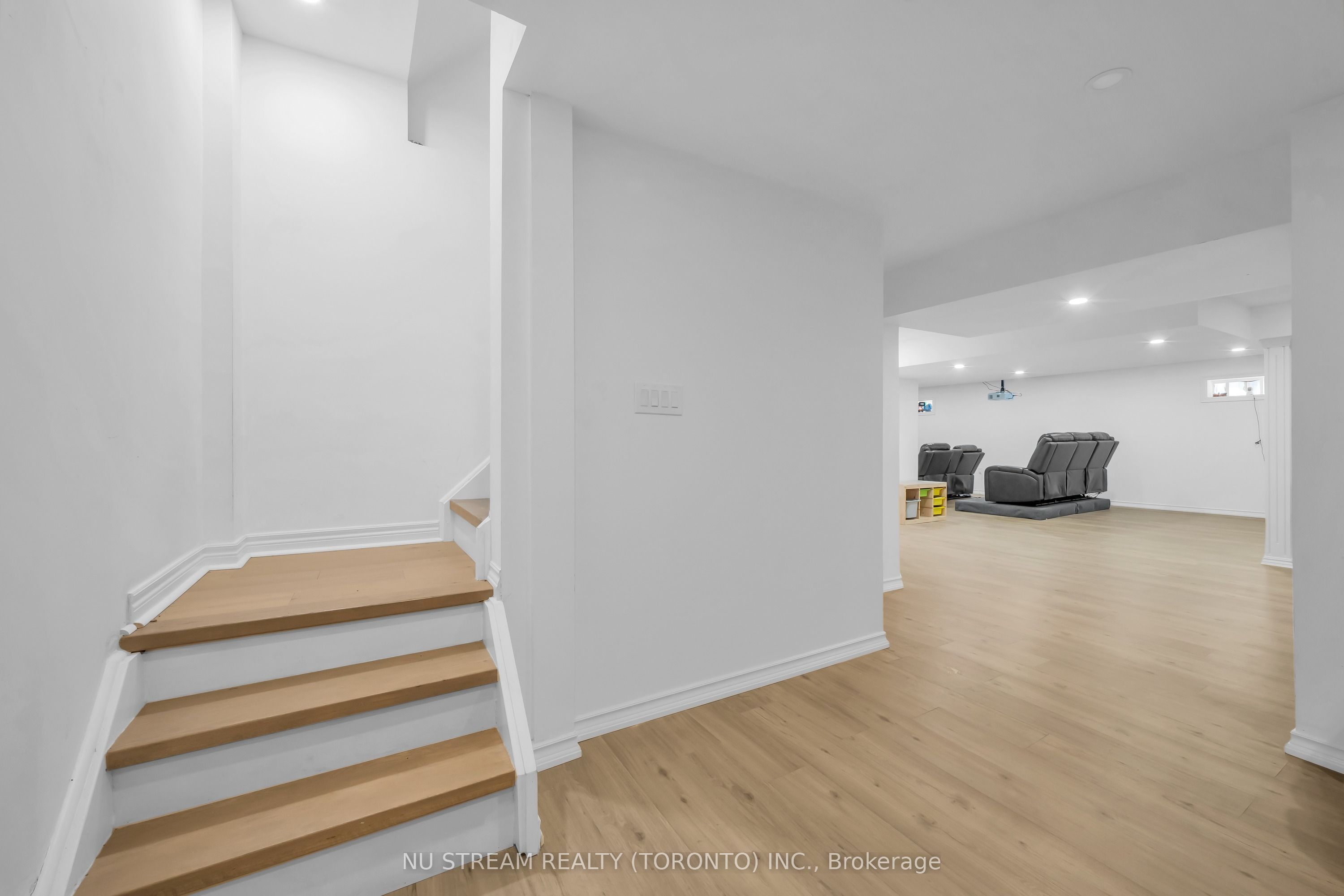 30 Pinecrest Street Property Photo 40