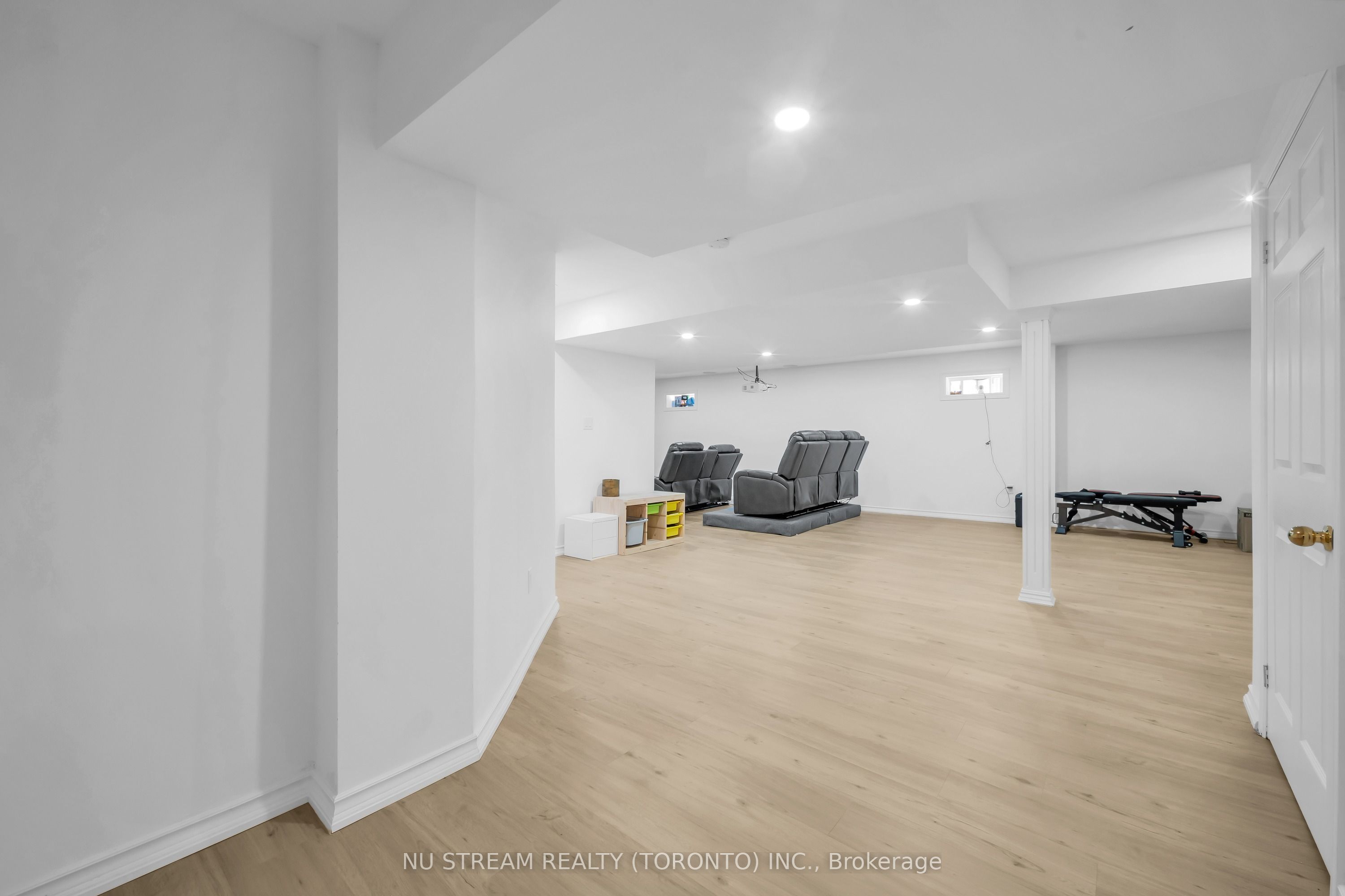 30 Pinecrest Street Property Photo 41