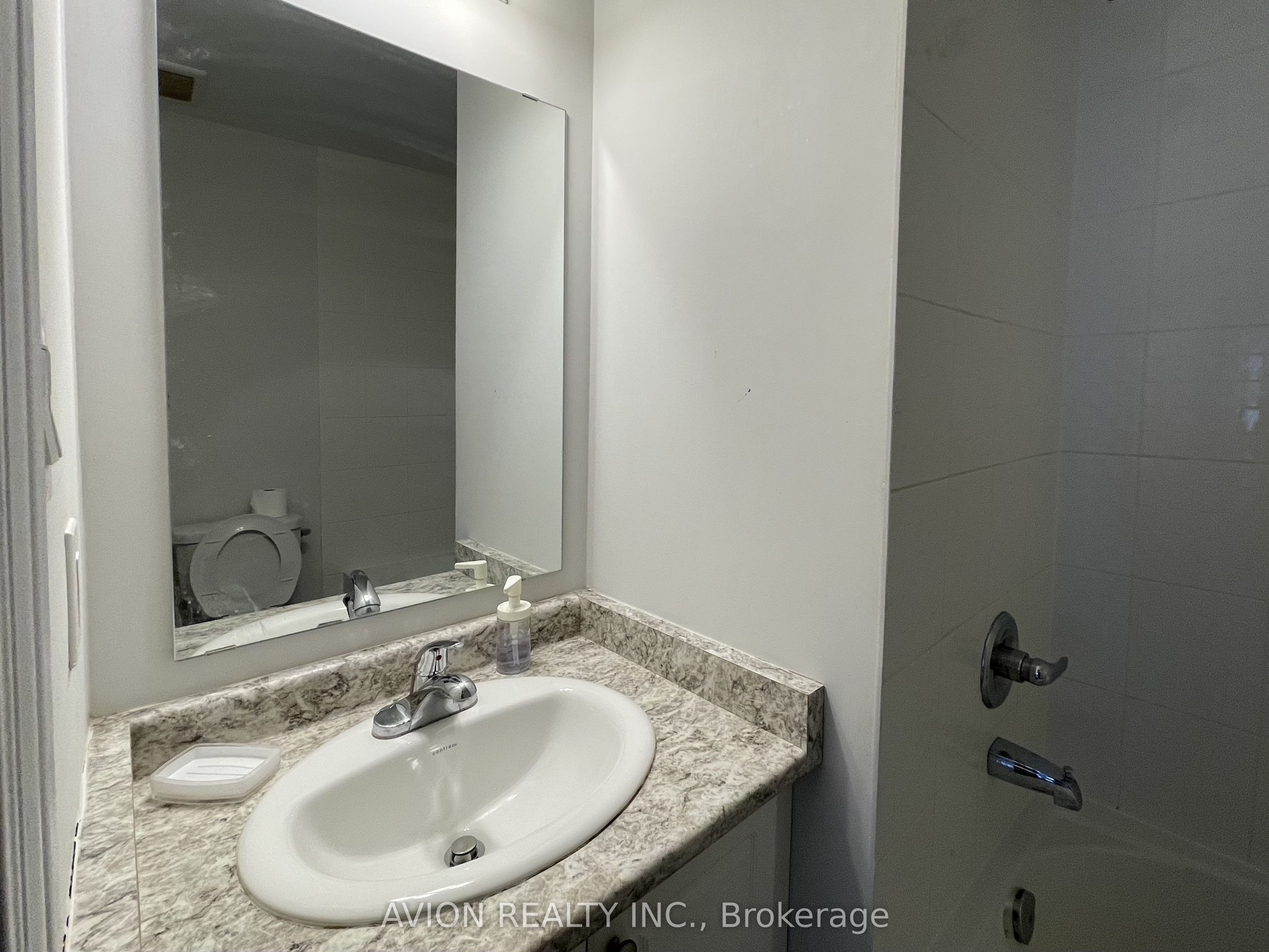 542 Whites Hill Avenue Coach House Property Photo 9