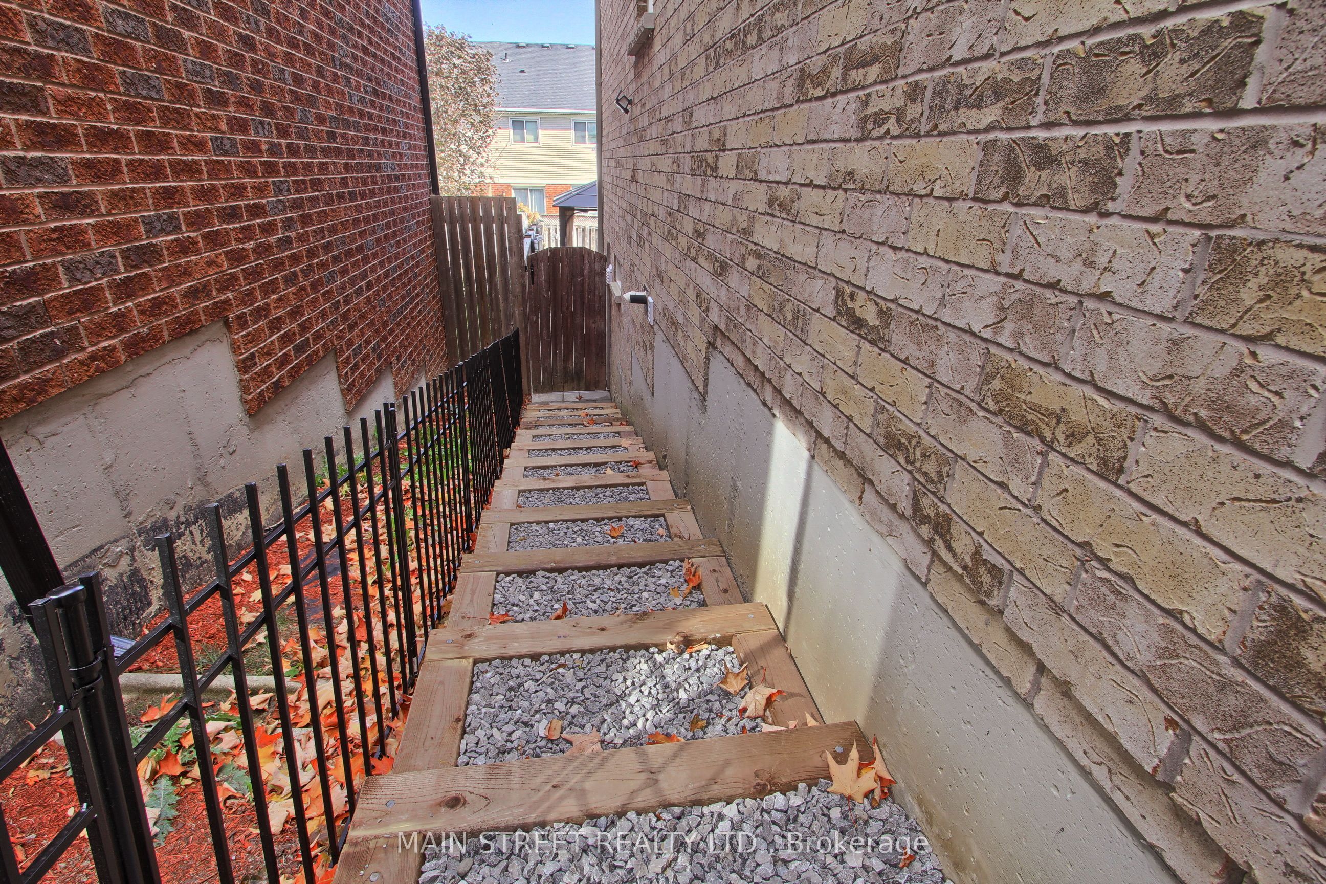83 Laurendale Avenue Property Photo 3